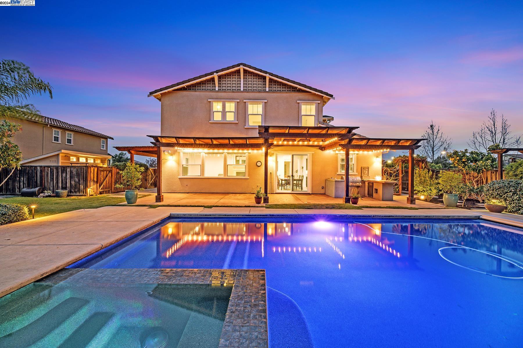 3162 Lucca Cir