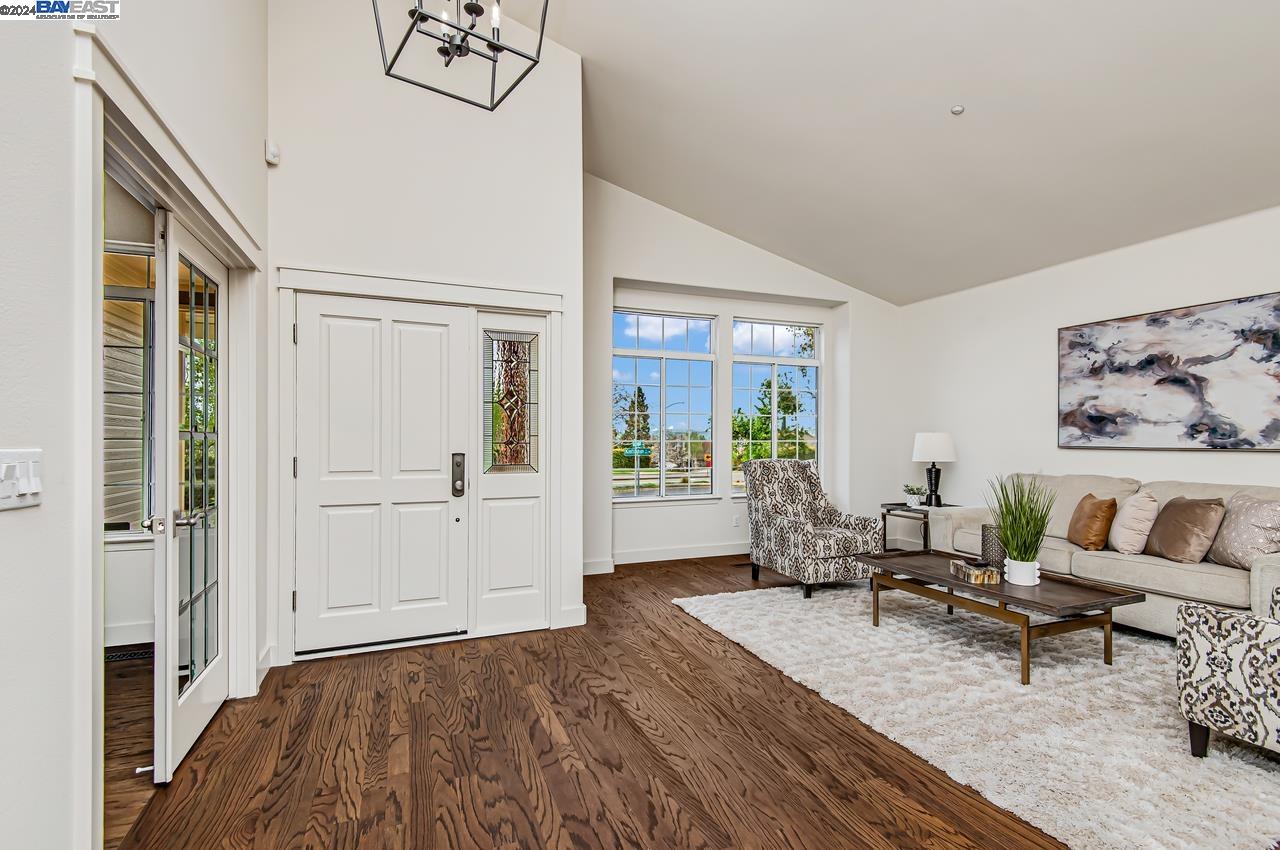 404 Knottingham Circle