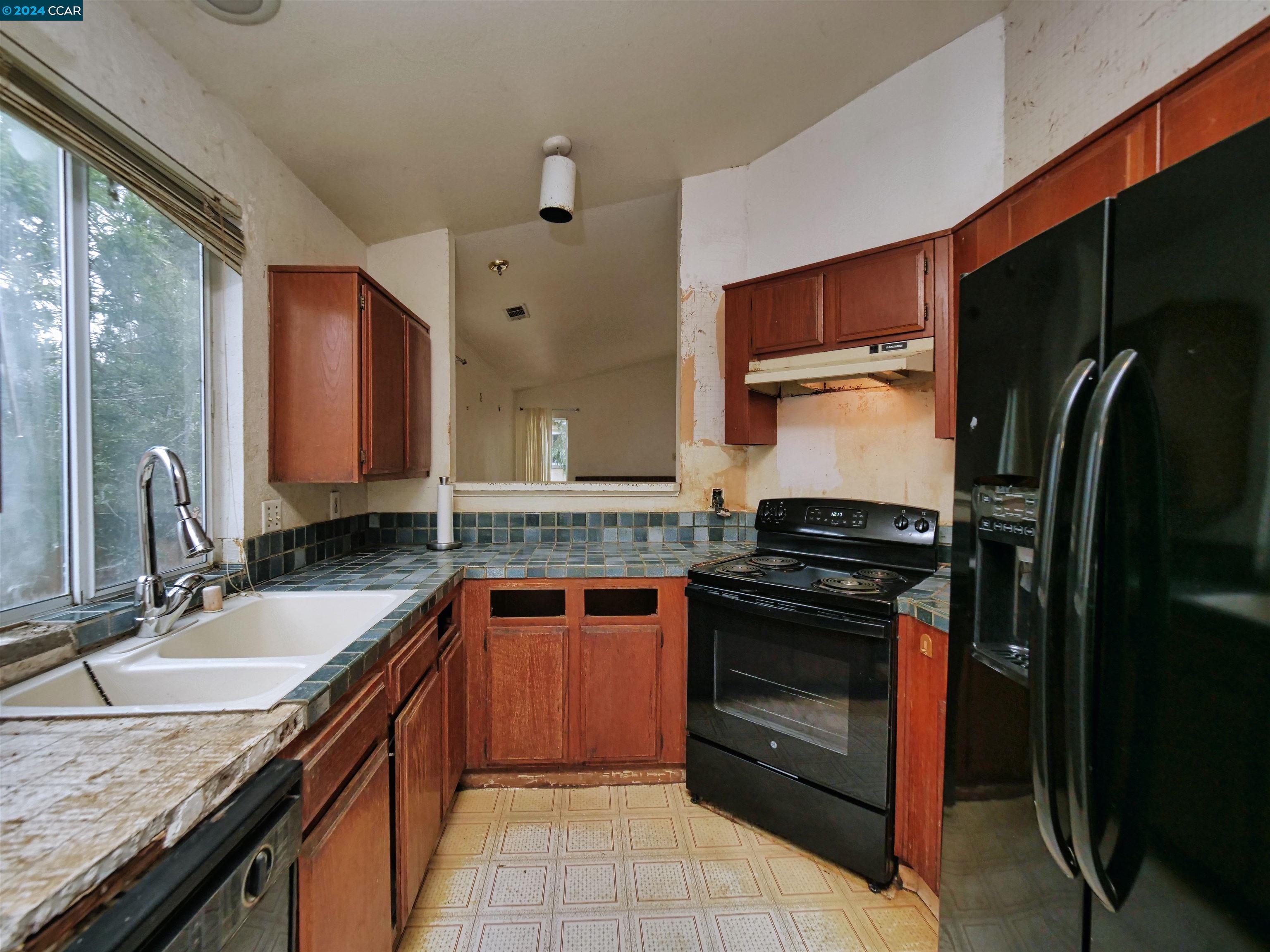 1050 Pueblo Court