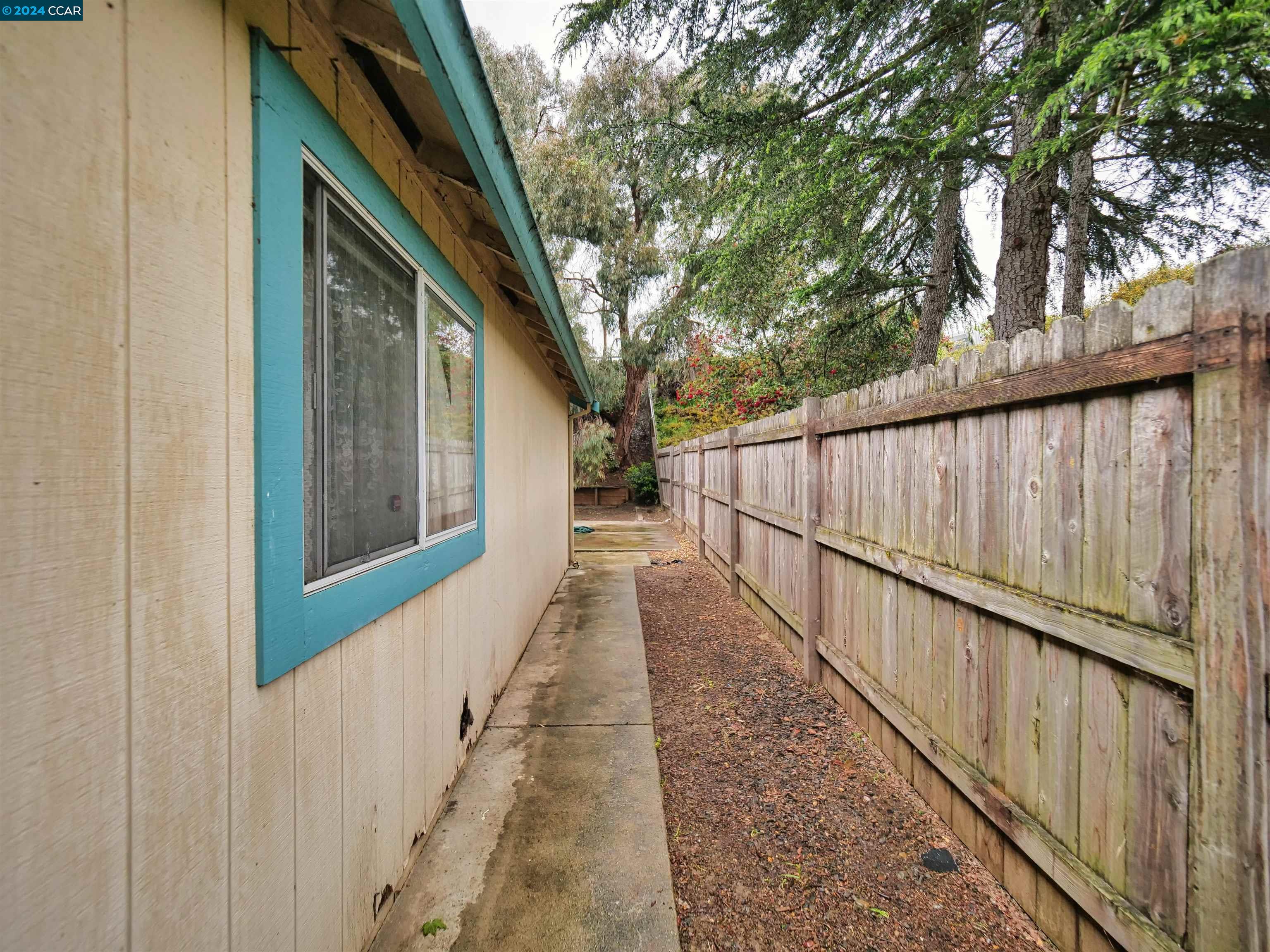 1050 Pueblo Court