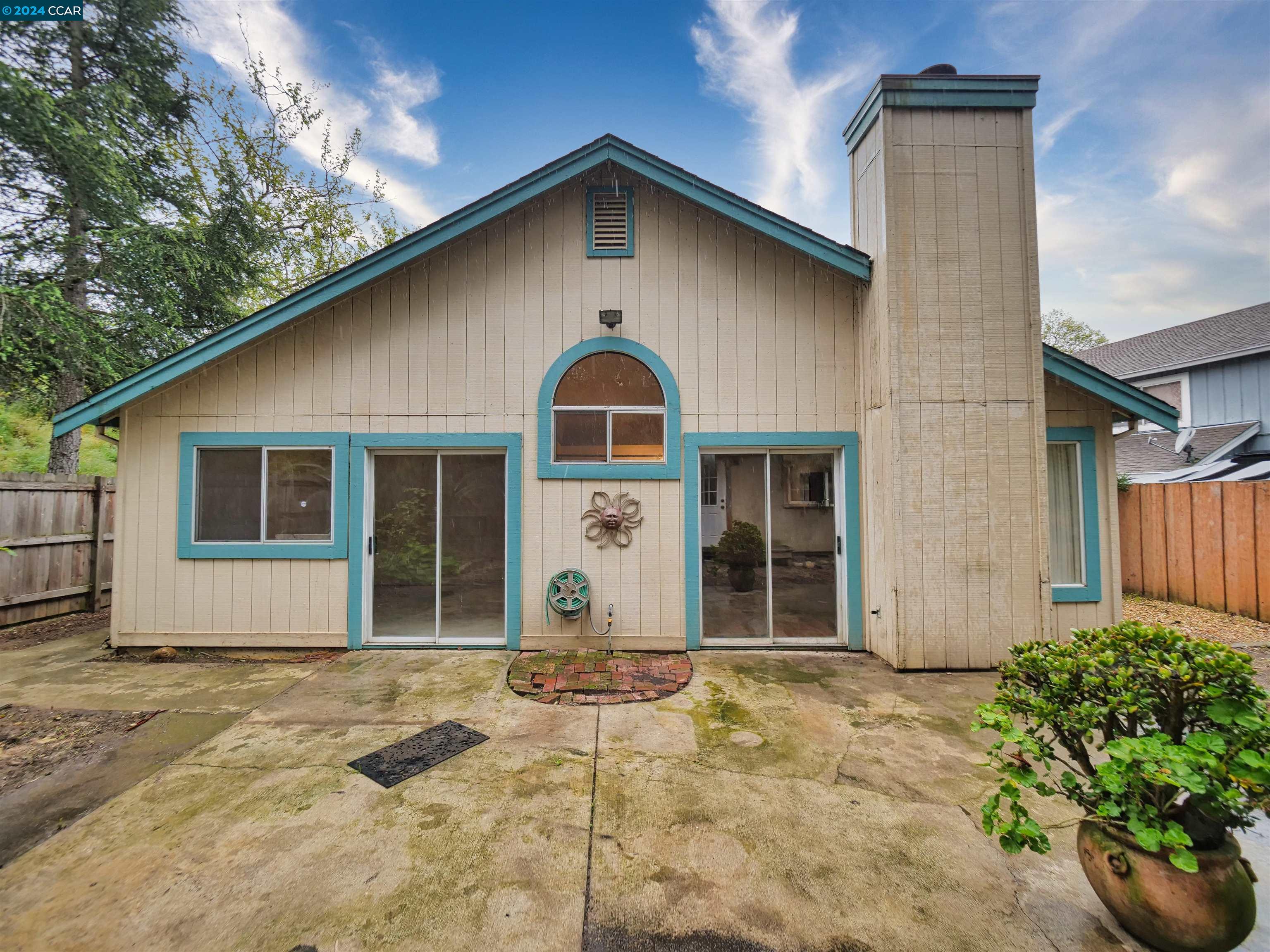 1050 Pueblo Court