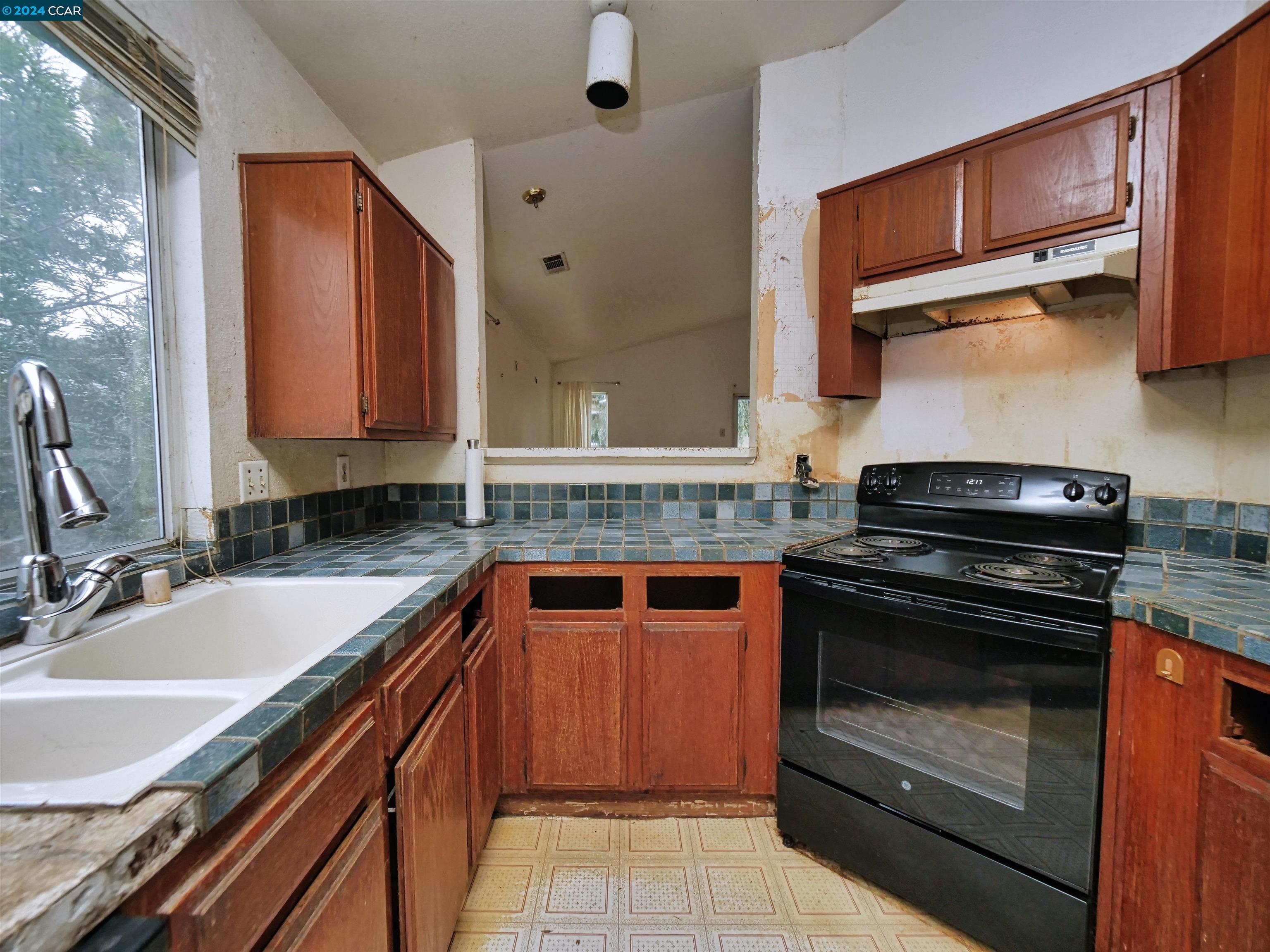 1050 Pueblo Court