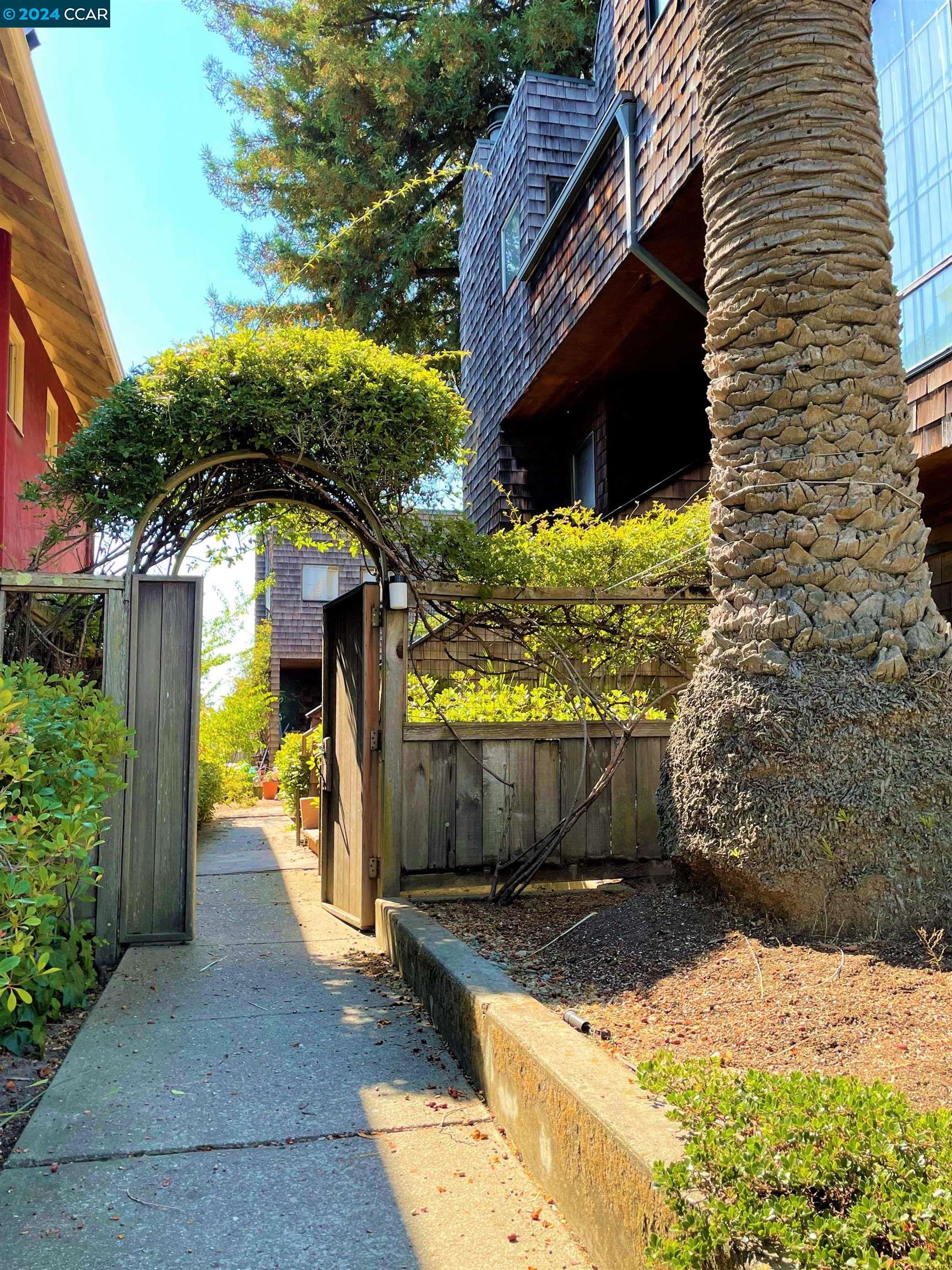 1412 Henry Street