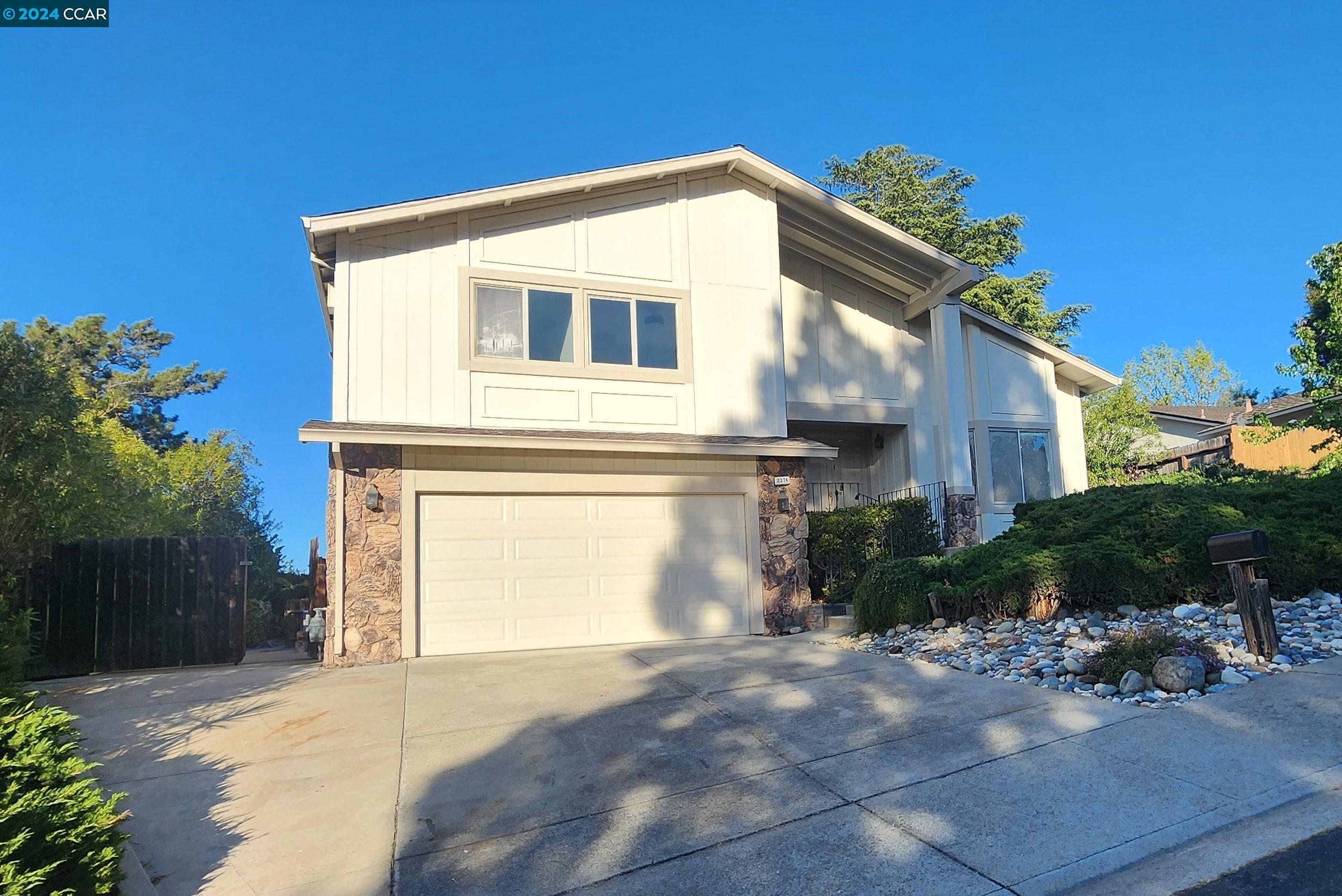 2374 Peachtree Cir