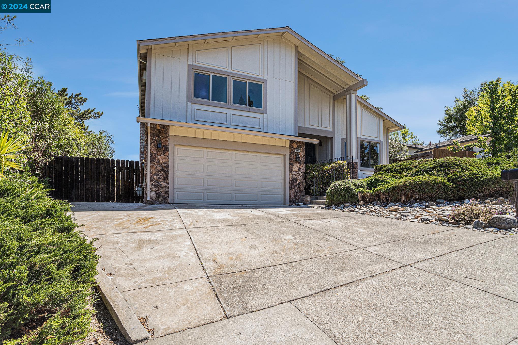 2374 Peachtree Cir