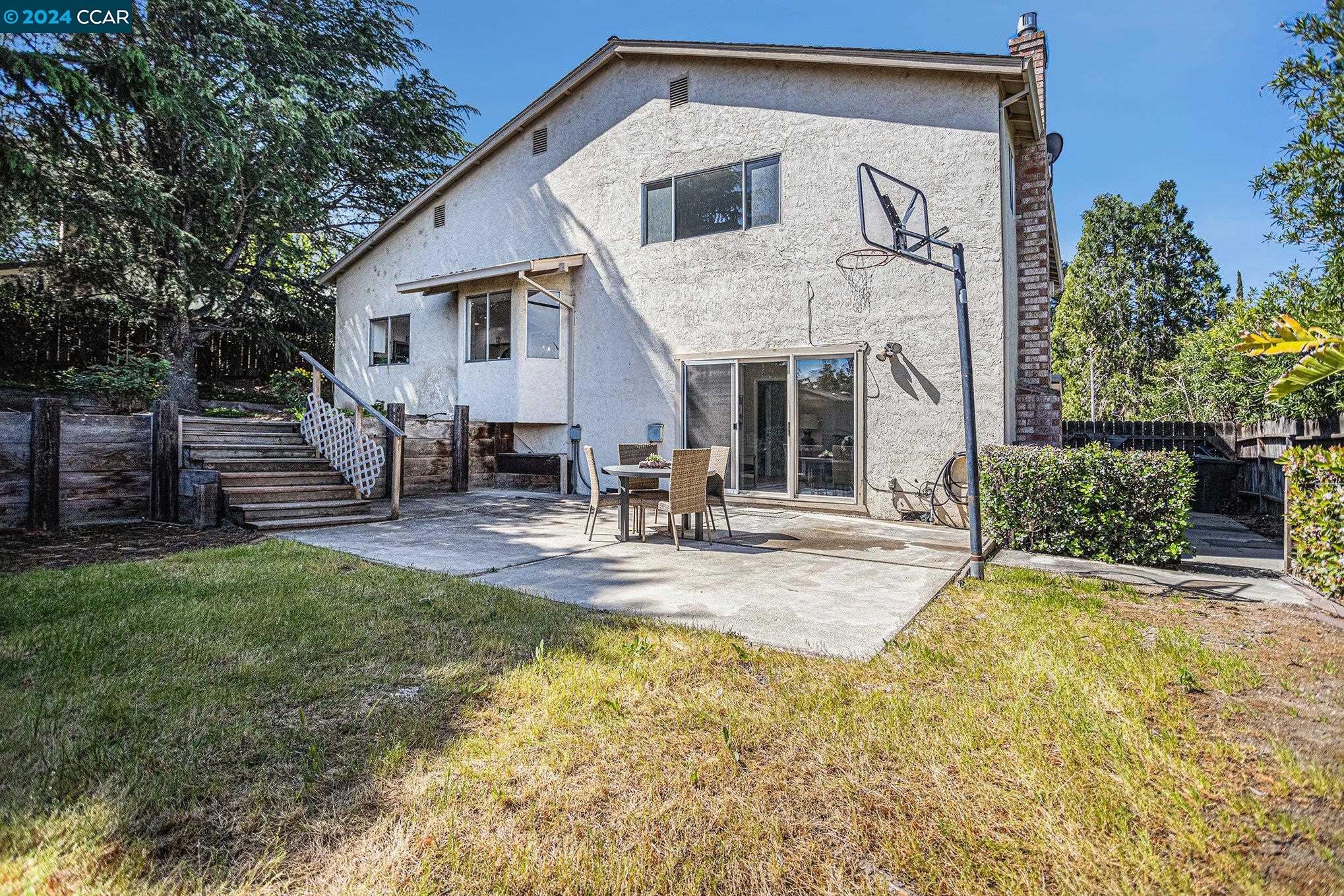 2374 Peachtree Cir