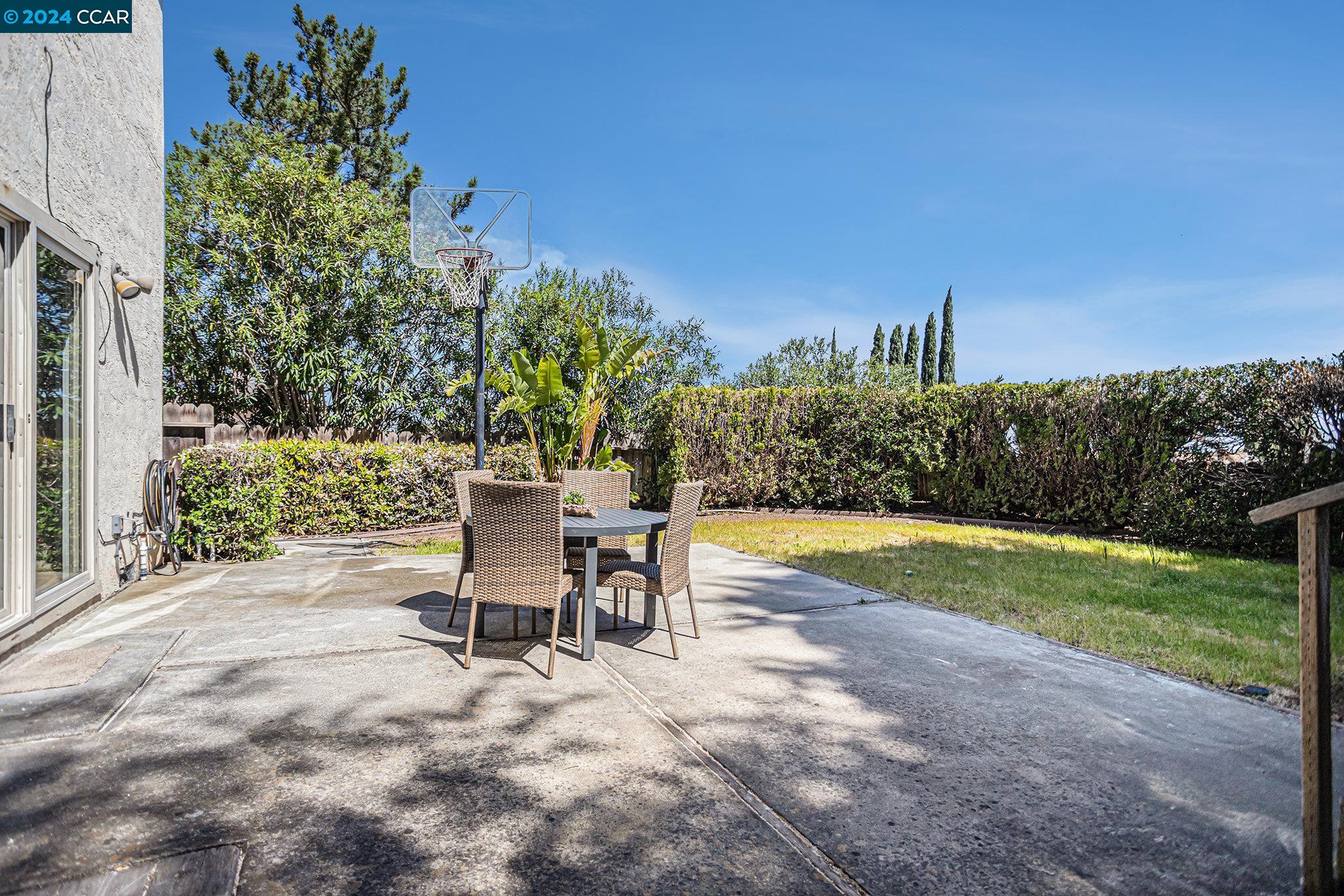 2374 Peachtree Cir