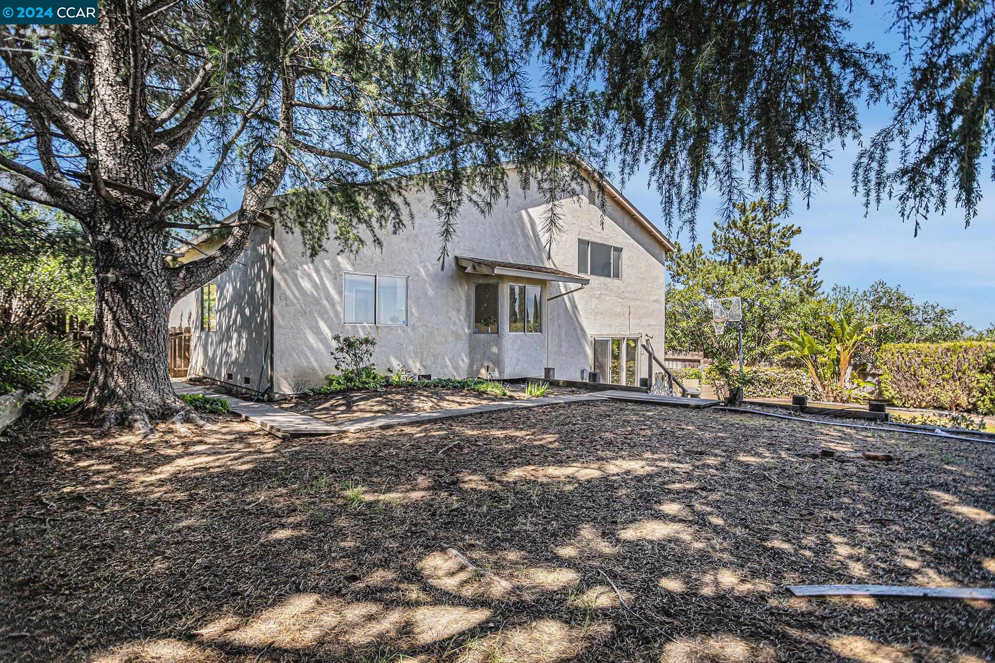 2374 Peachtree Cir