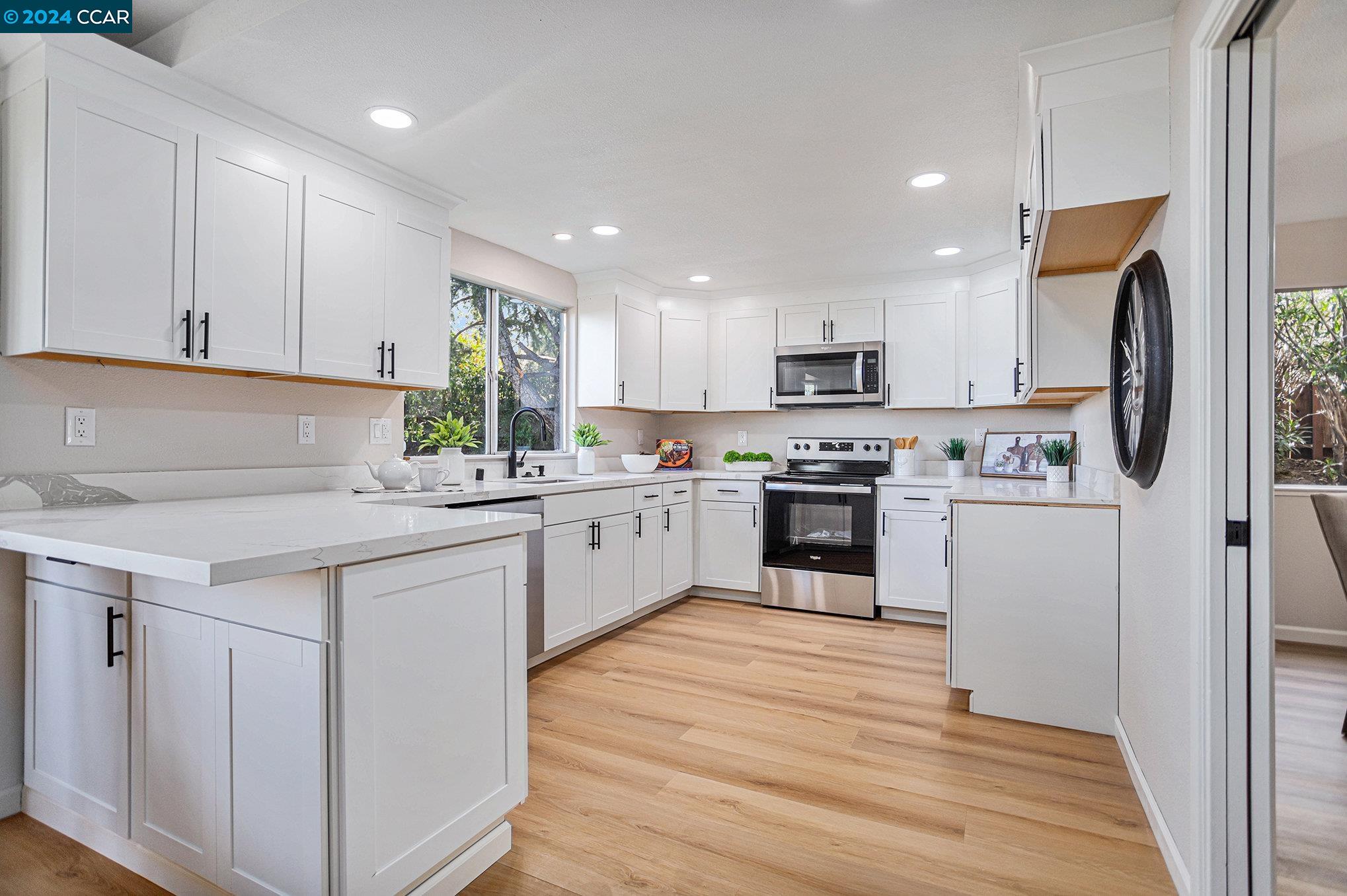 2374 Peachtree Cir