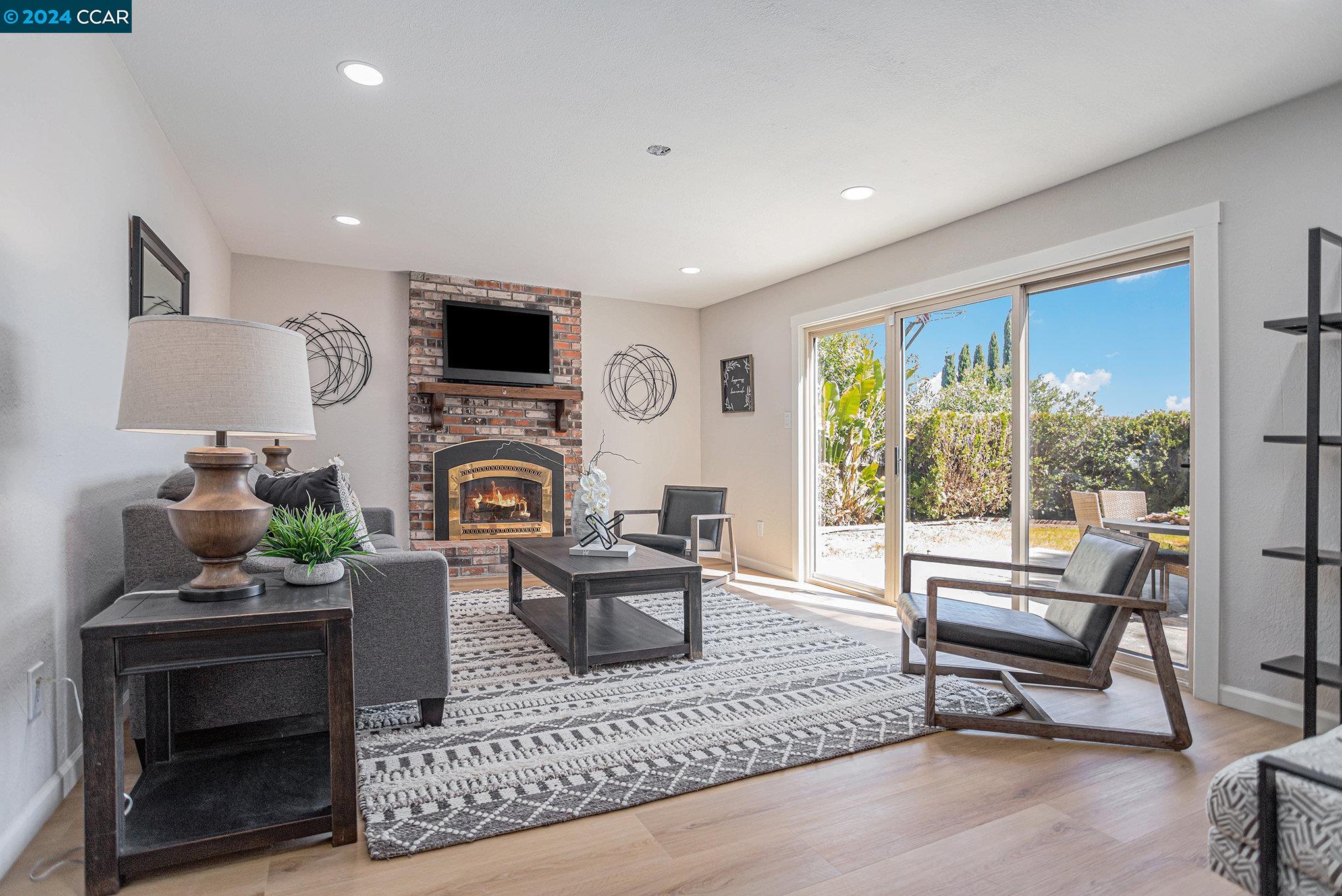 2374 Peachtree Cir