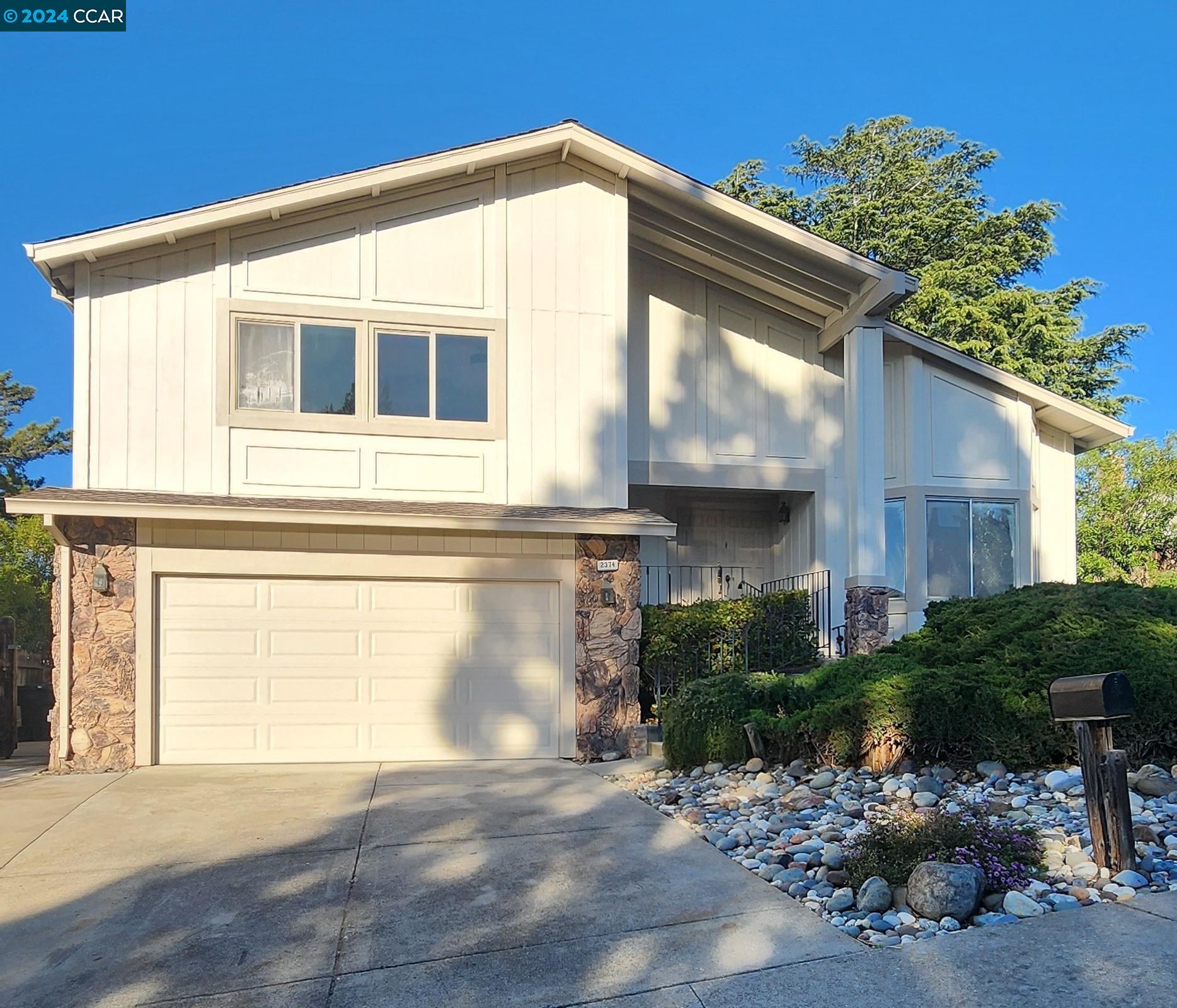 2374 Peachtree Cir