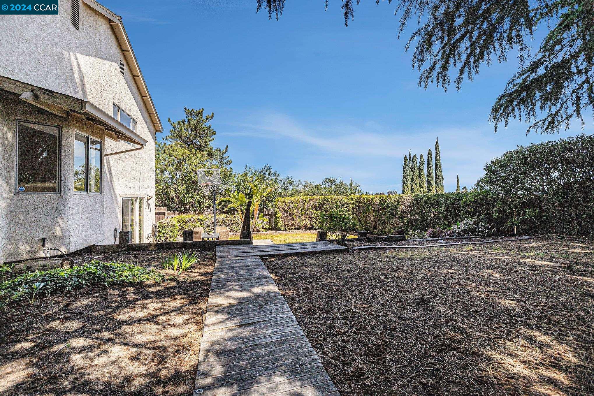 2374 Peachtree Cir