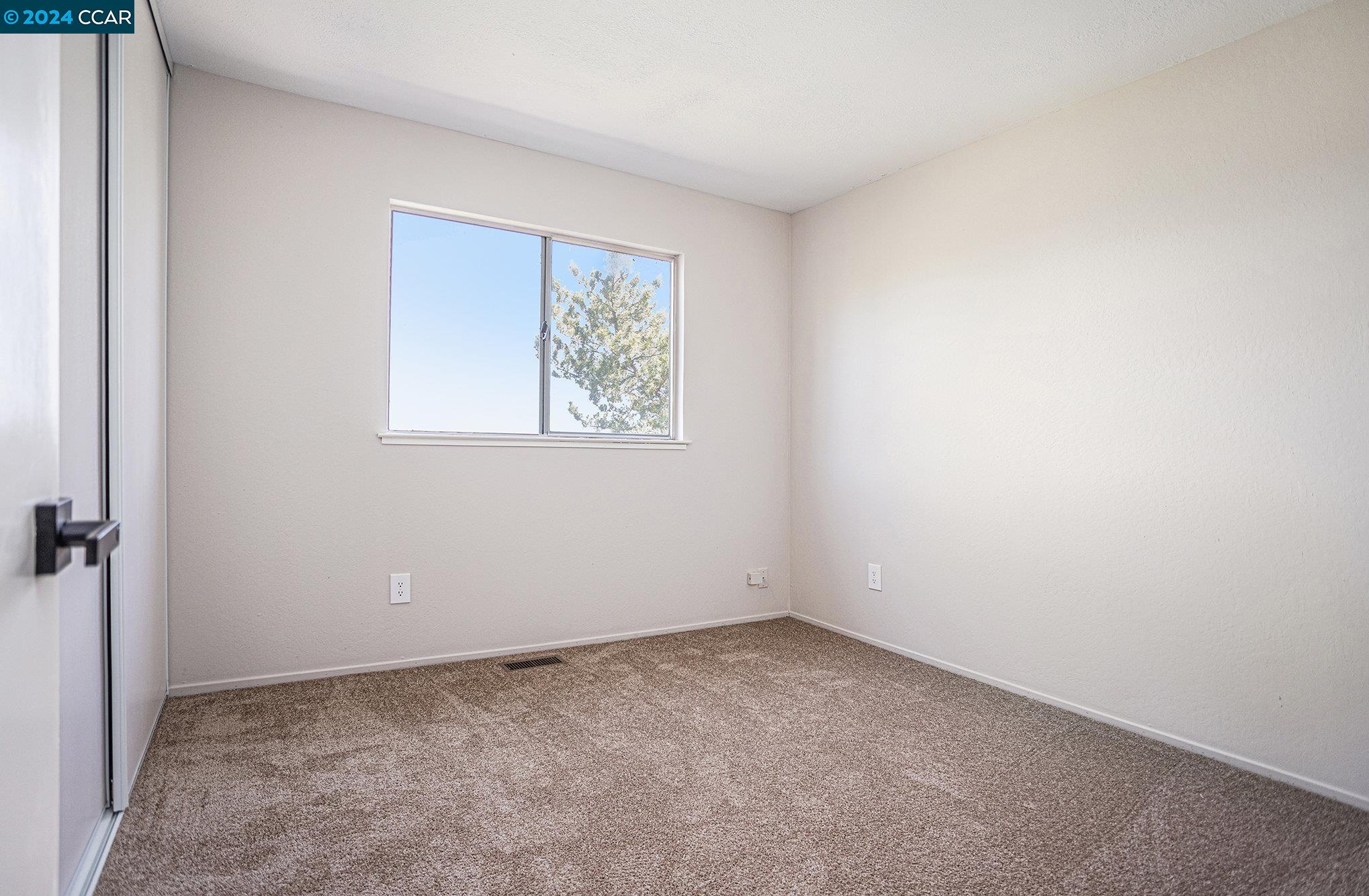 2374 Peachtree Cir