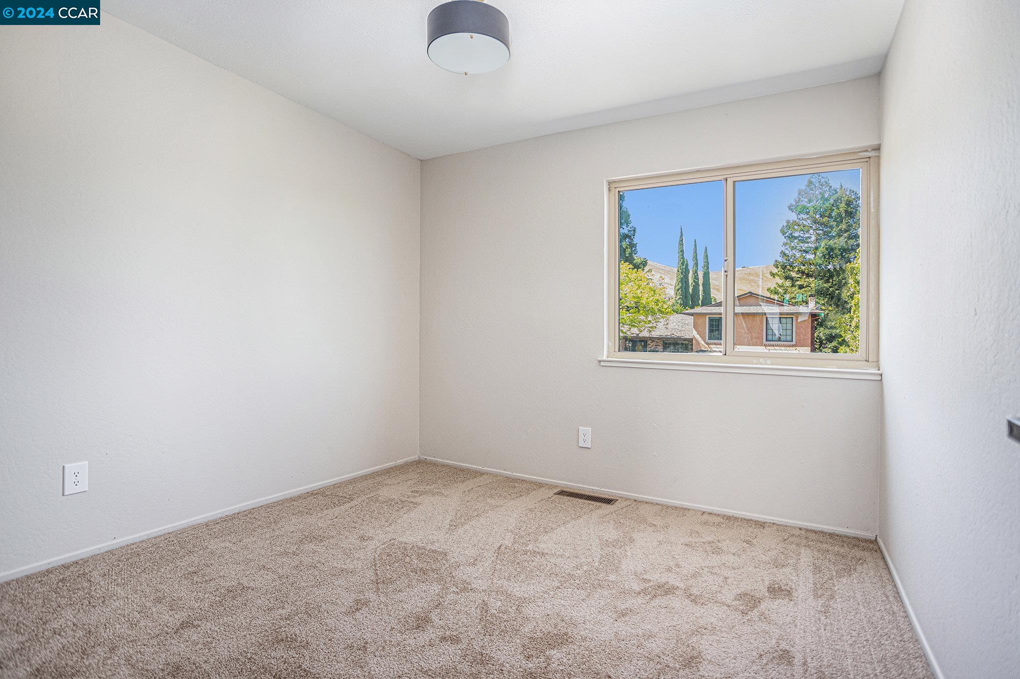 2374 Peachtree Cir