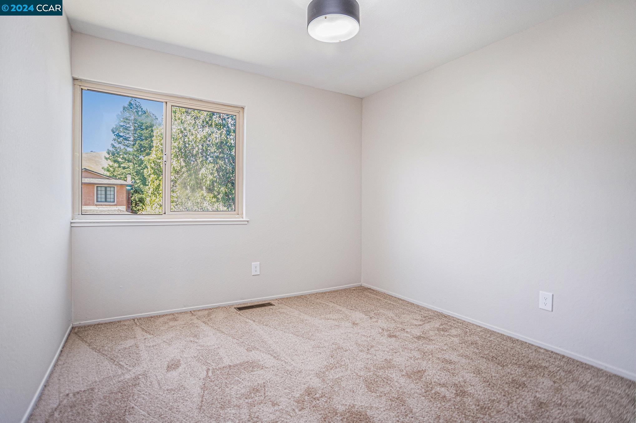 2374 Peachtree Cir