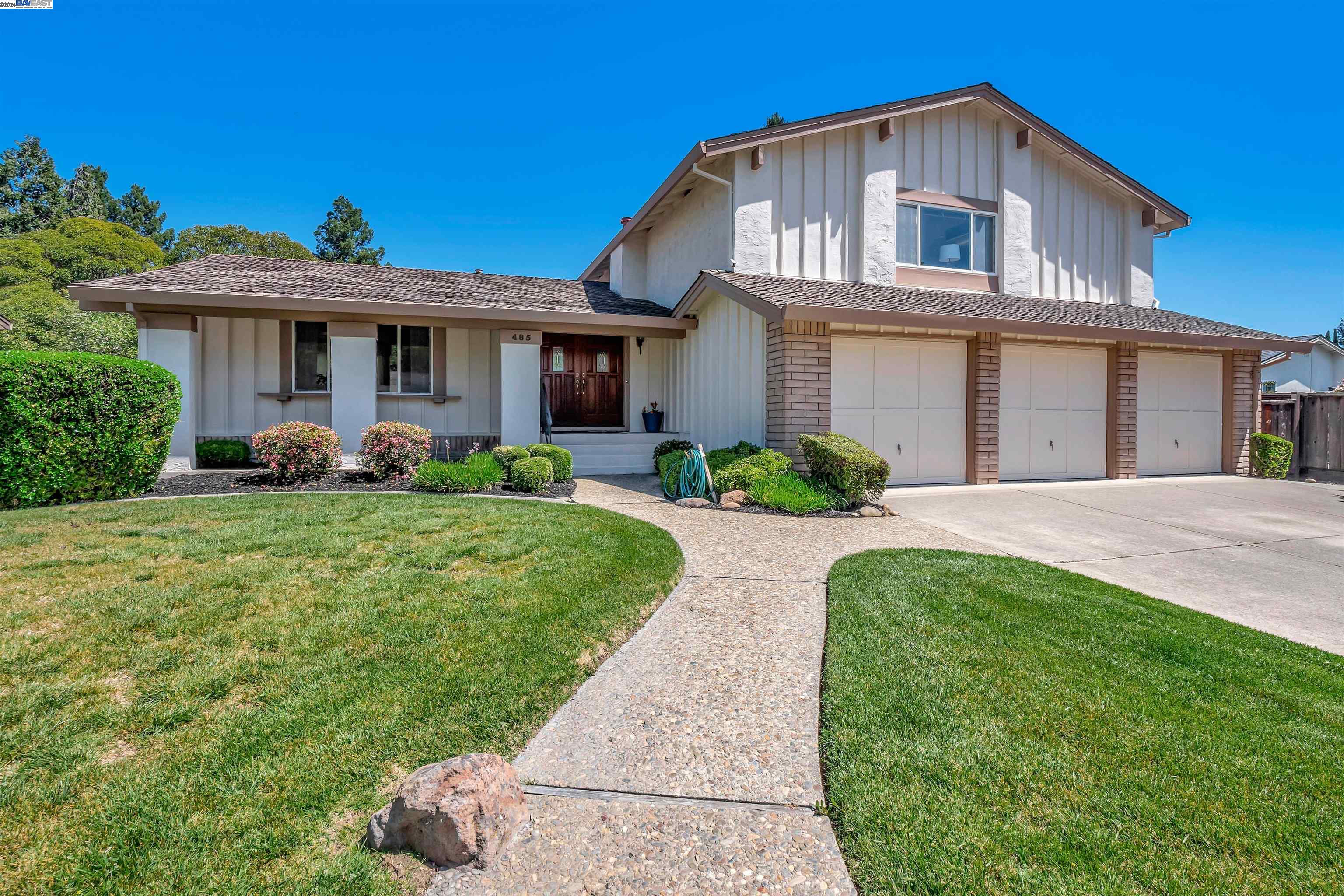 485 Santander Dr