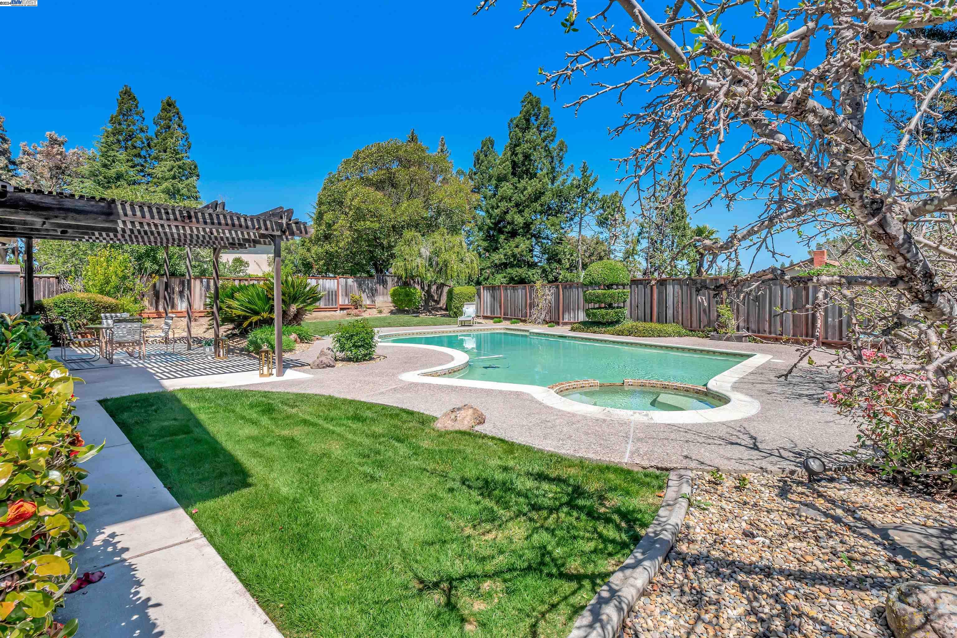 485 Santander Dr