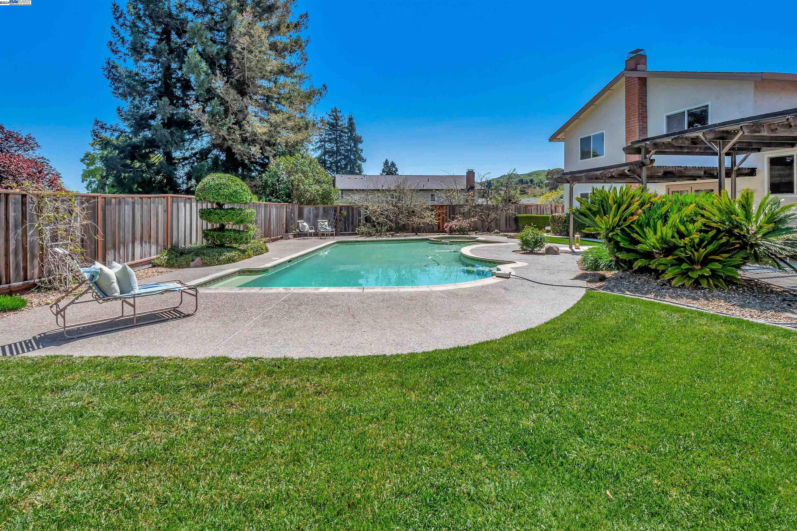 485 Santander Dr