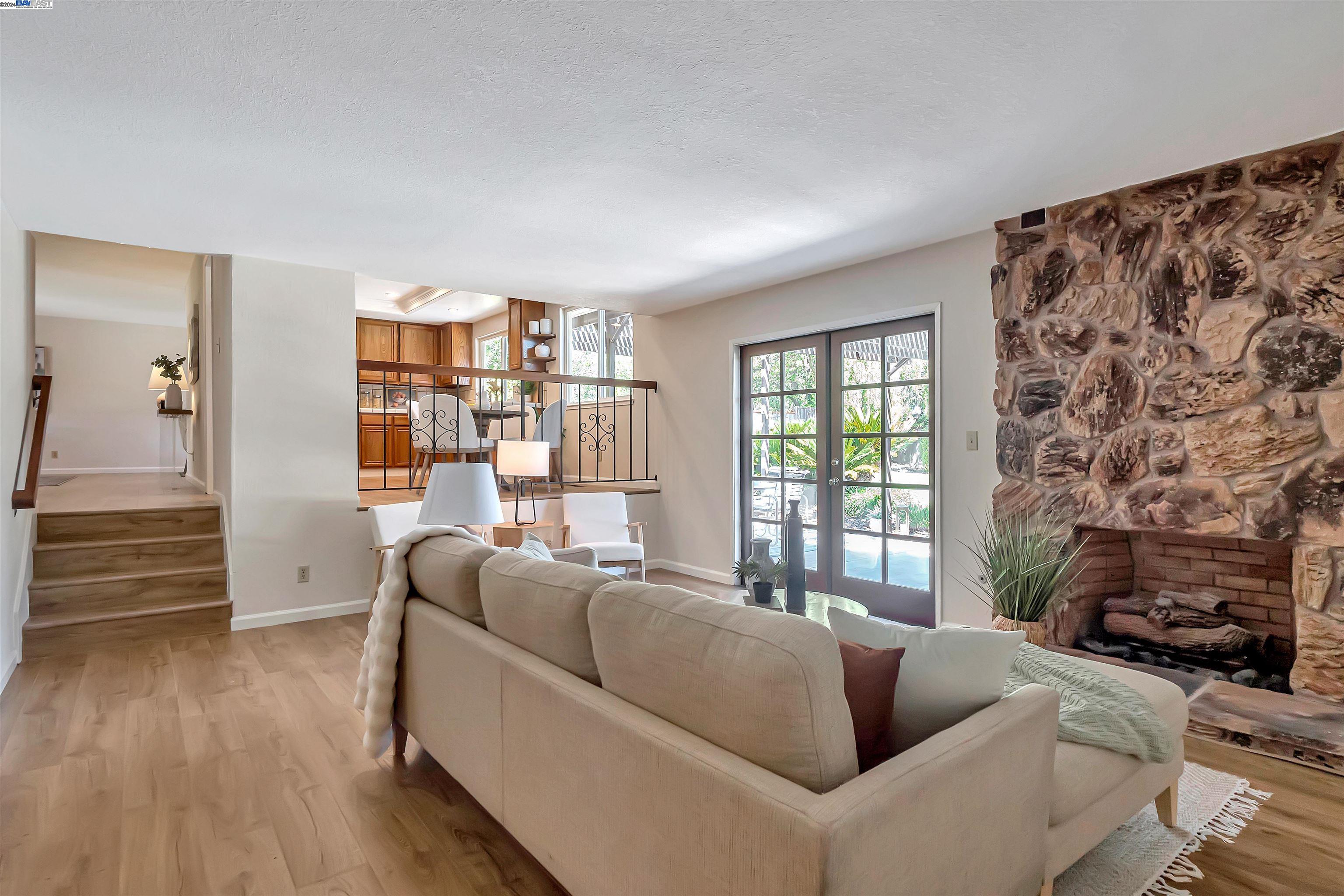 485 Santander Dr