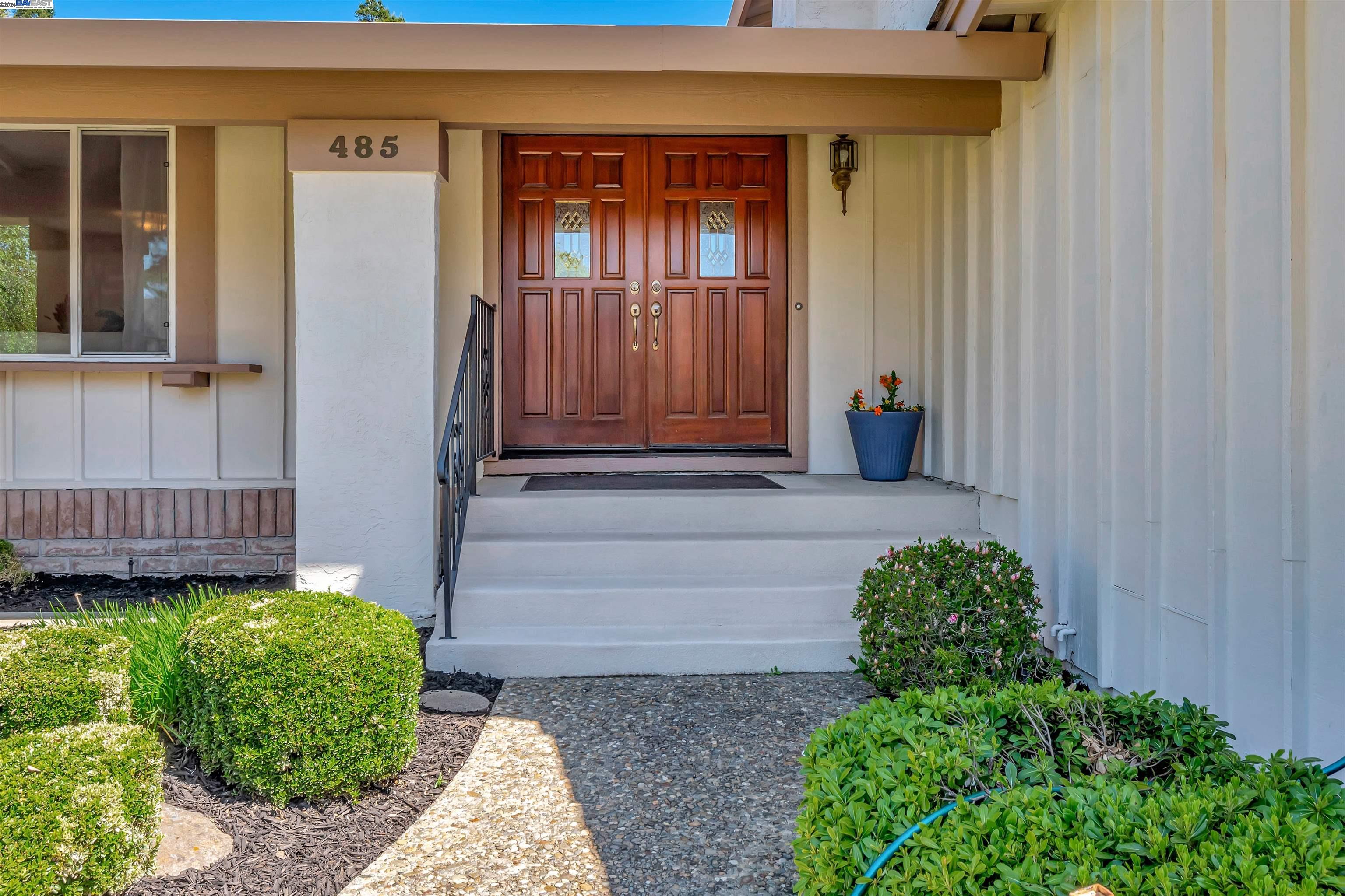 485 Santander Dr