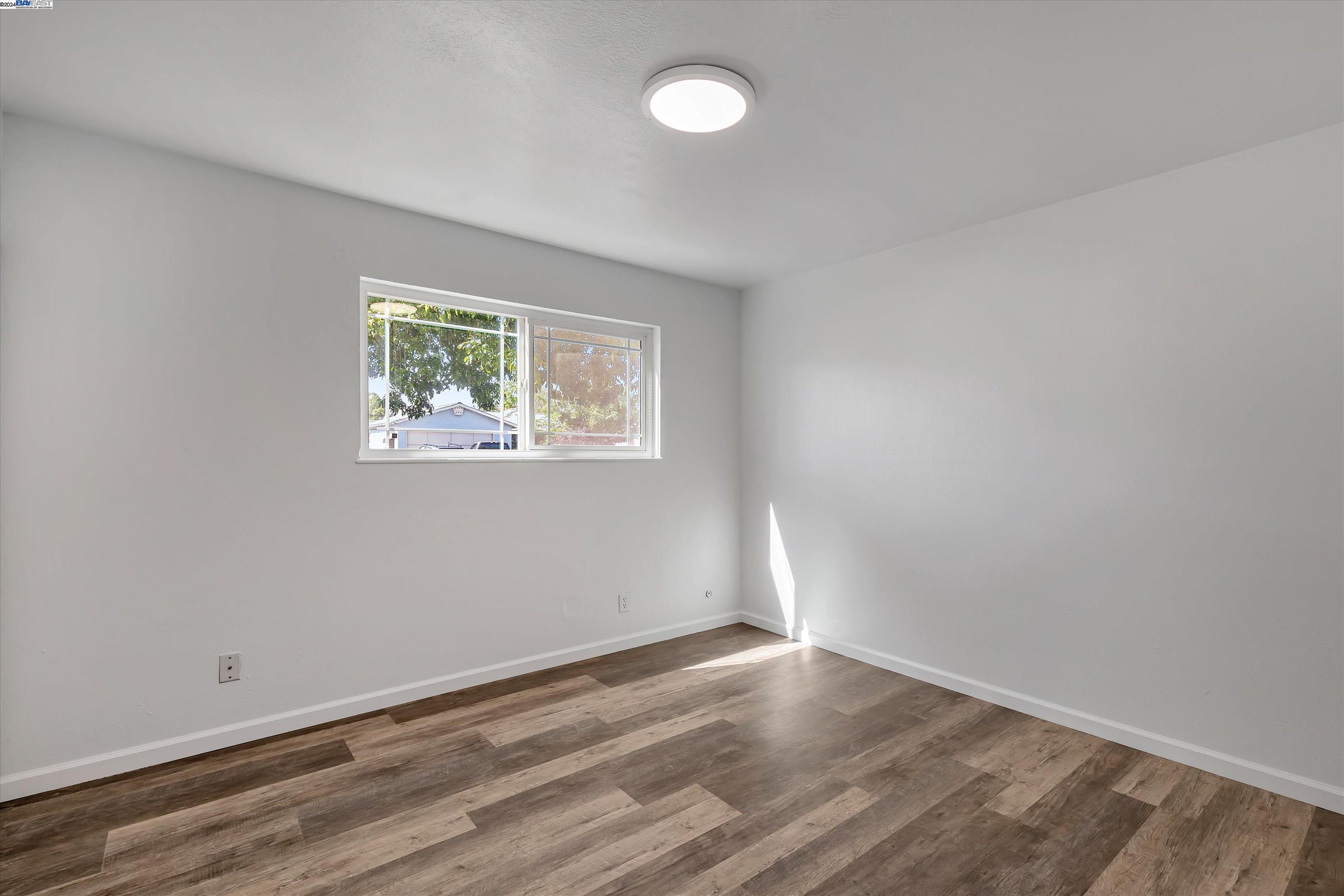 103 E 20Th St