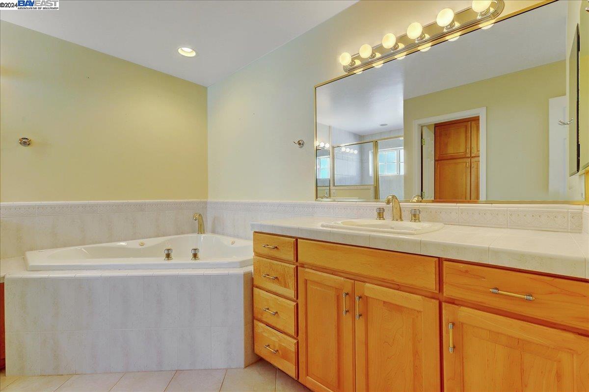 13743 Strawberry Cir