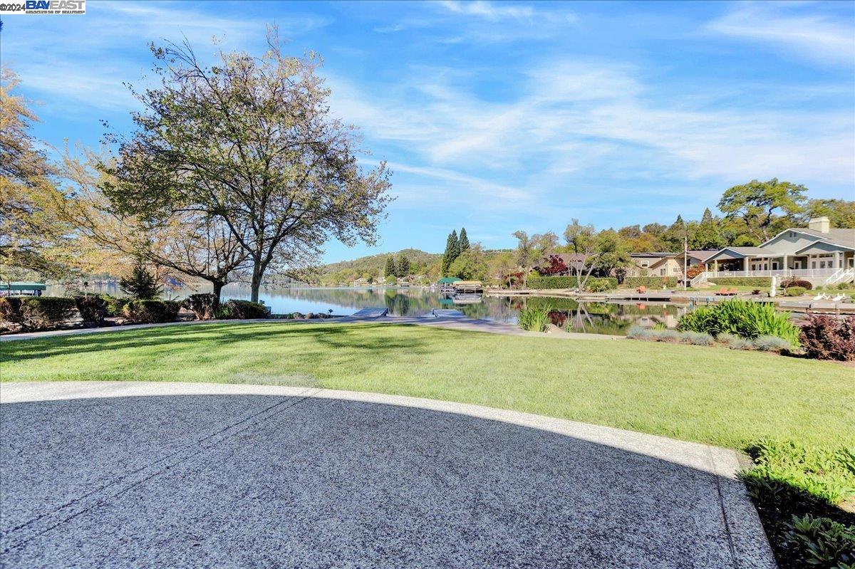 13743 Strawberry Cir