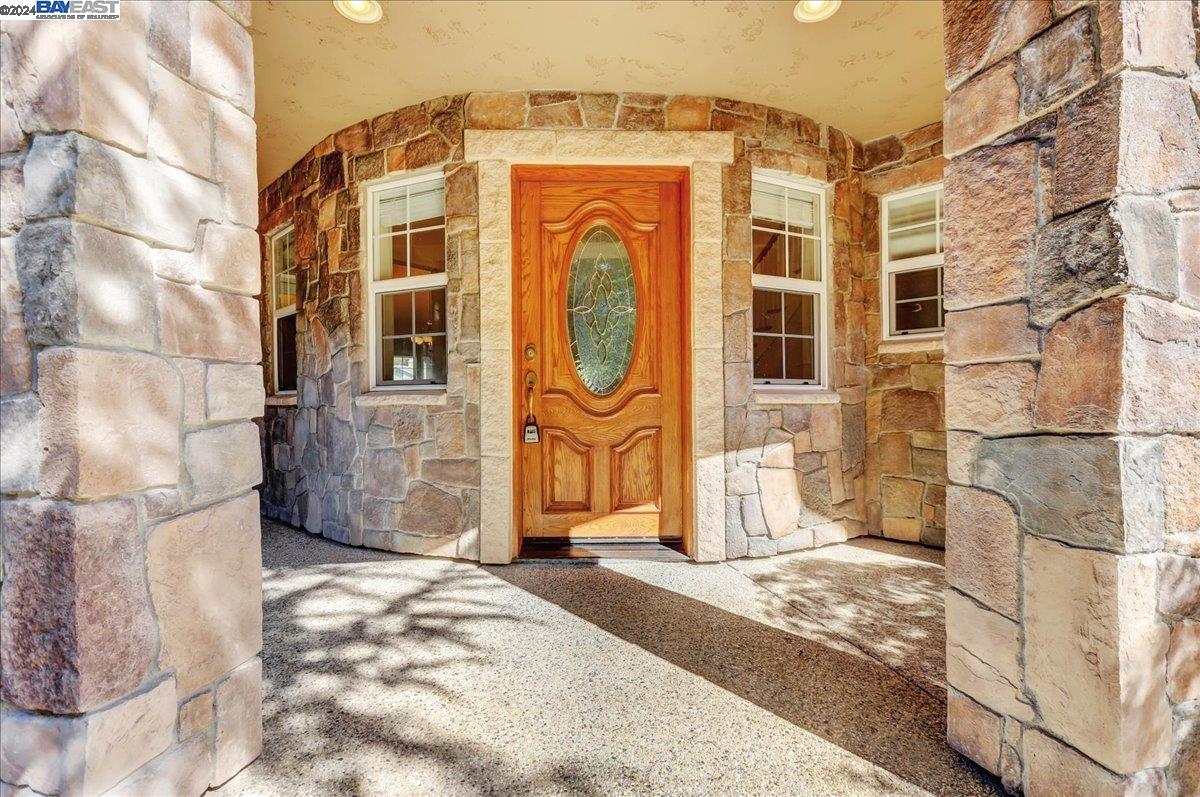 13743 Strawberry Cir