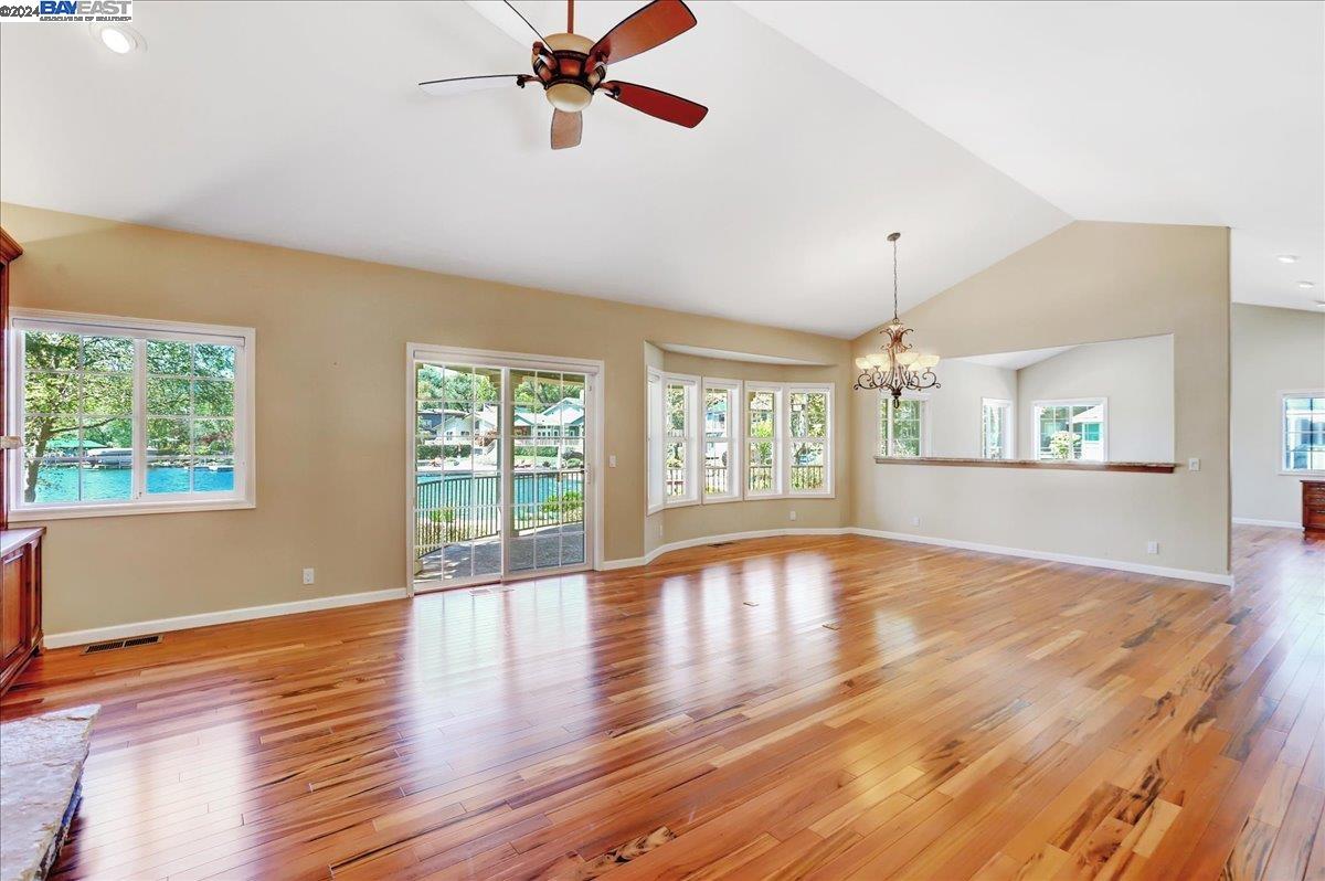 13743 Strawberry Cir