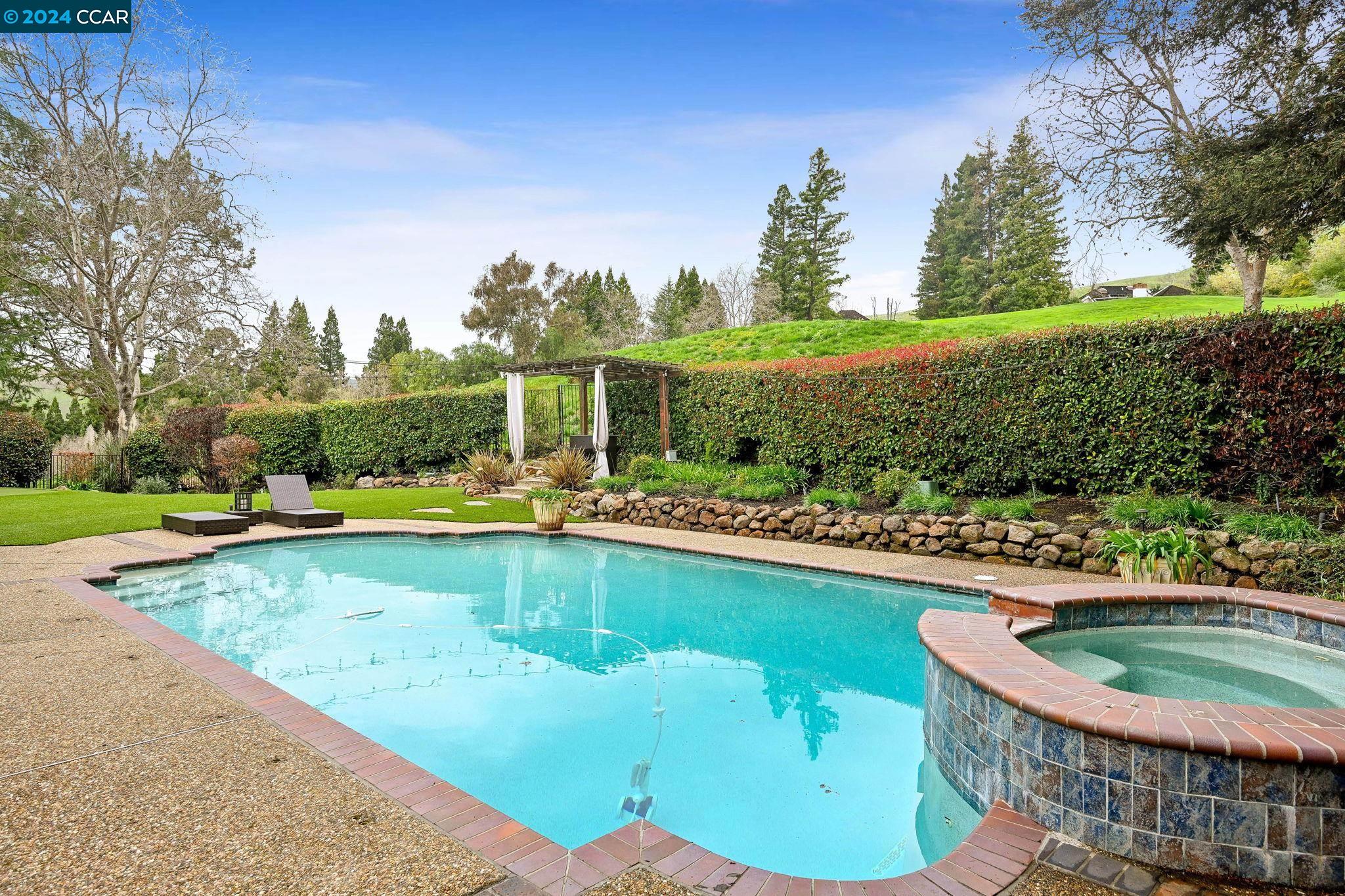 312 Red Maple Dr