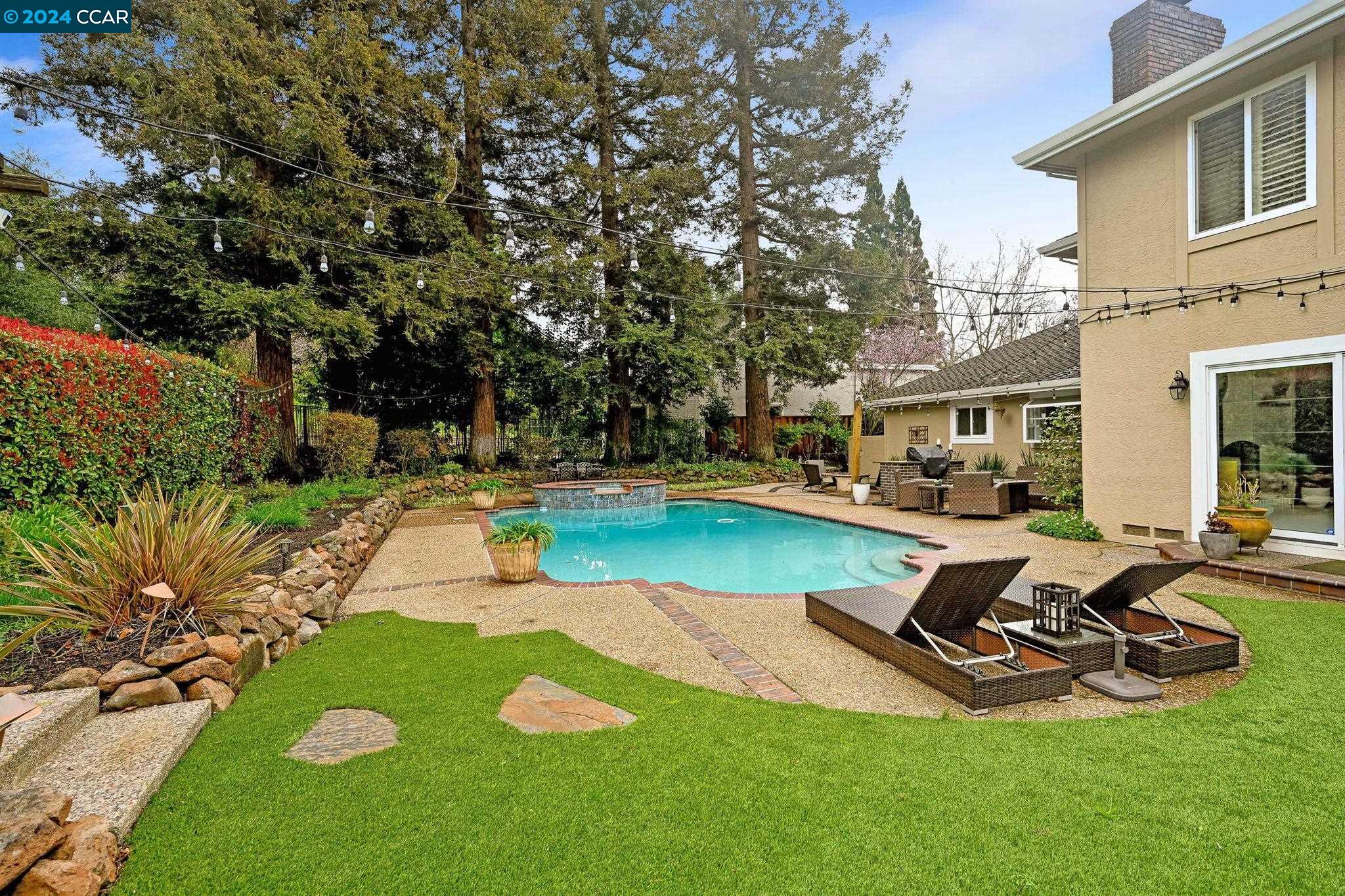 312 Red Maple Dr