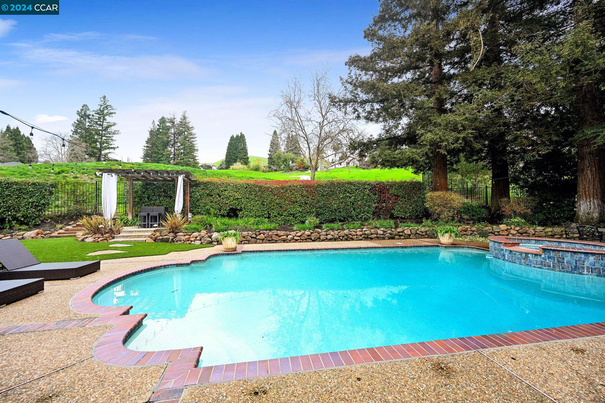 312 Red Maple Dr