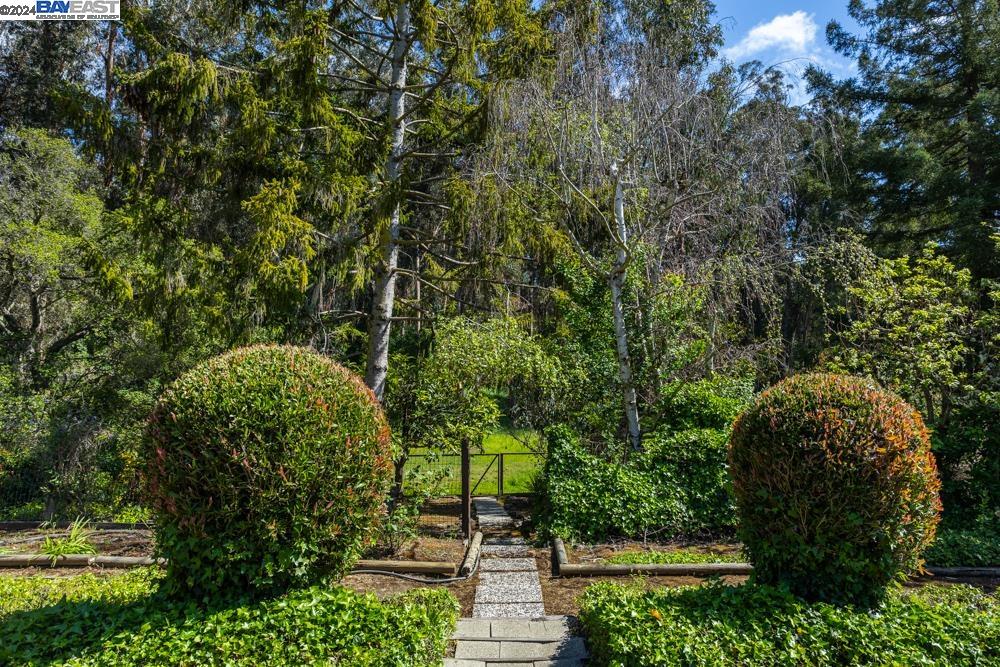 2827 Hansen Rd
