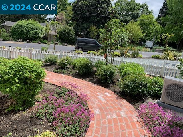 102 La Sonoma Way (Cottage)