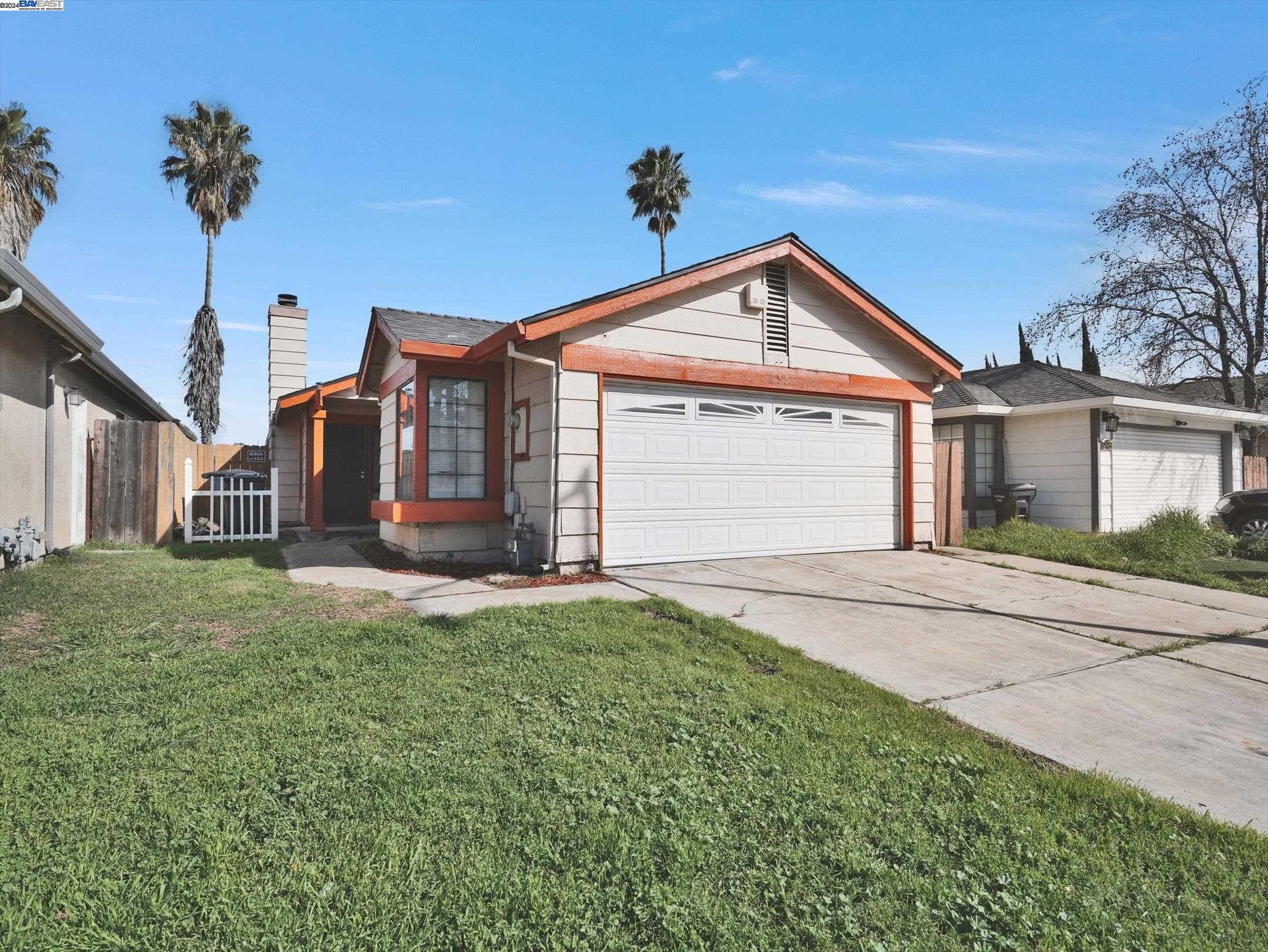 255 Hawthorne Dr