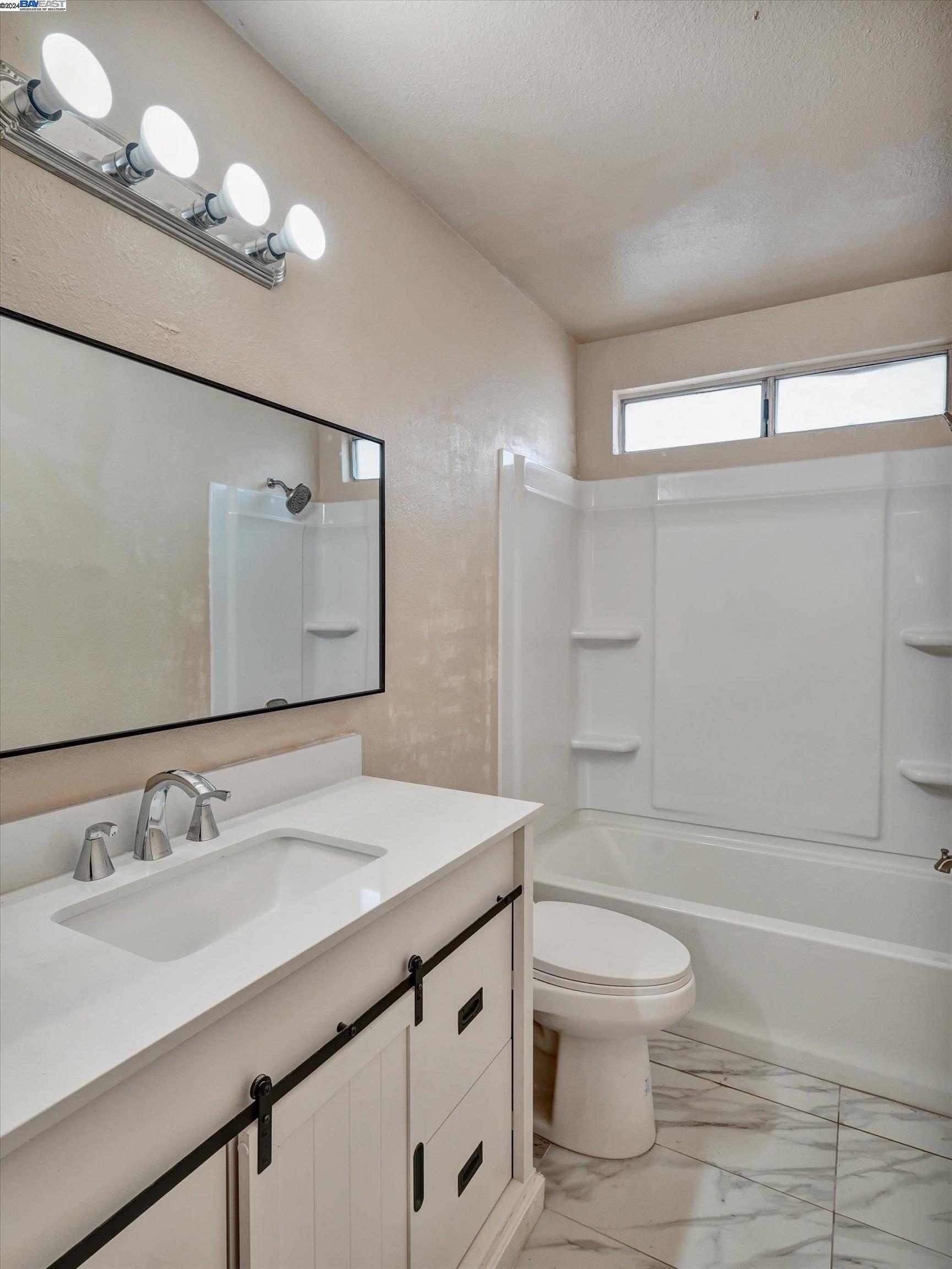 255 Hawthorne Dr