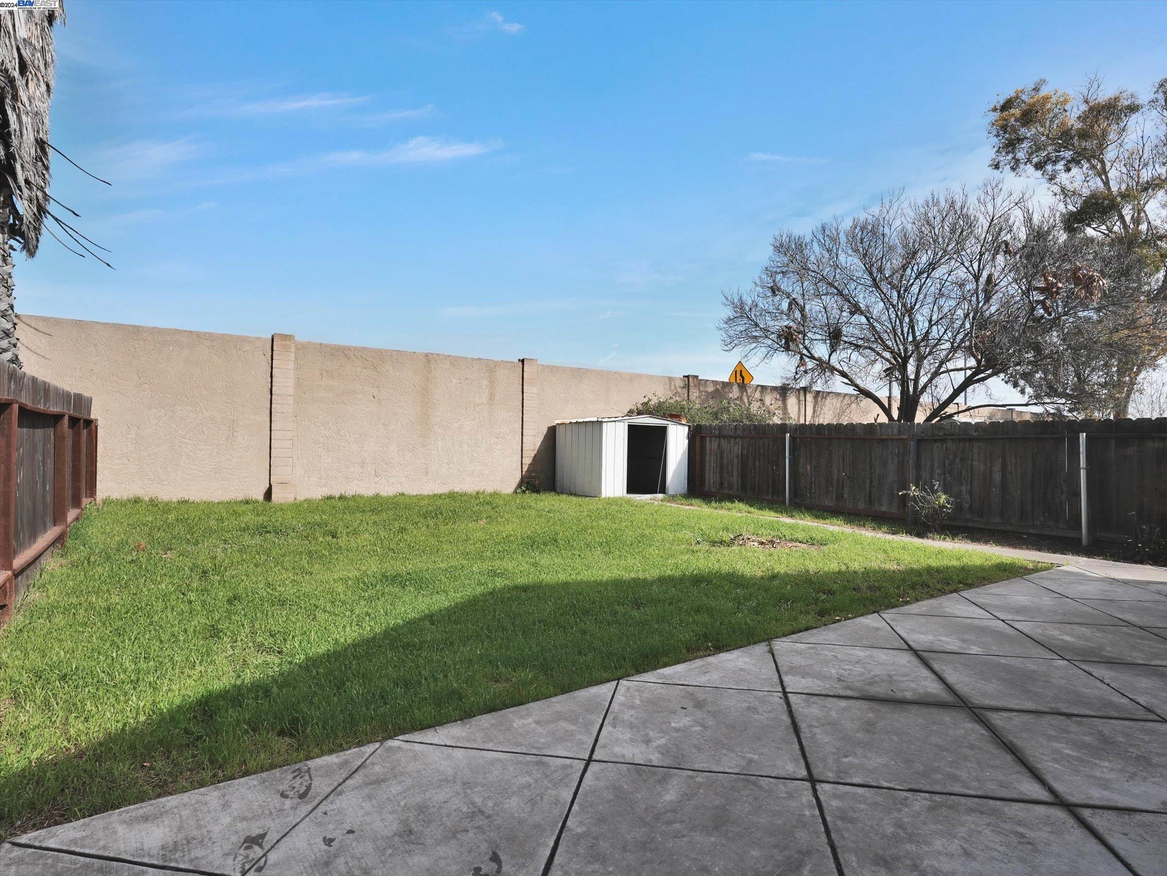 255 Hawthorne Dr