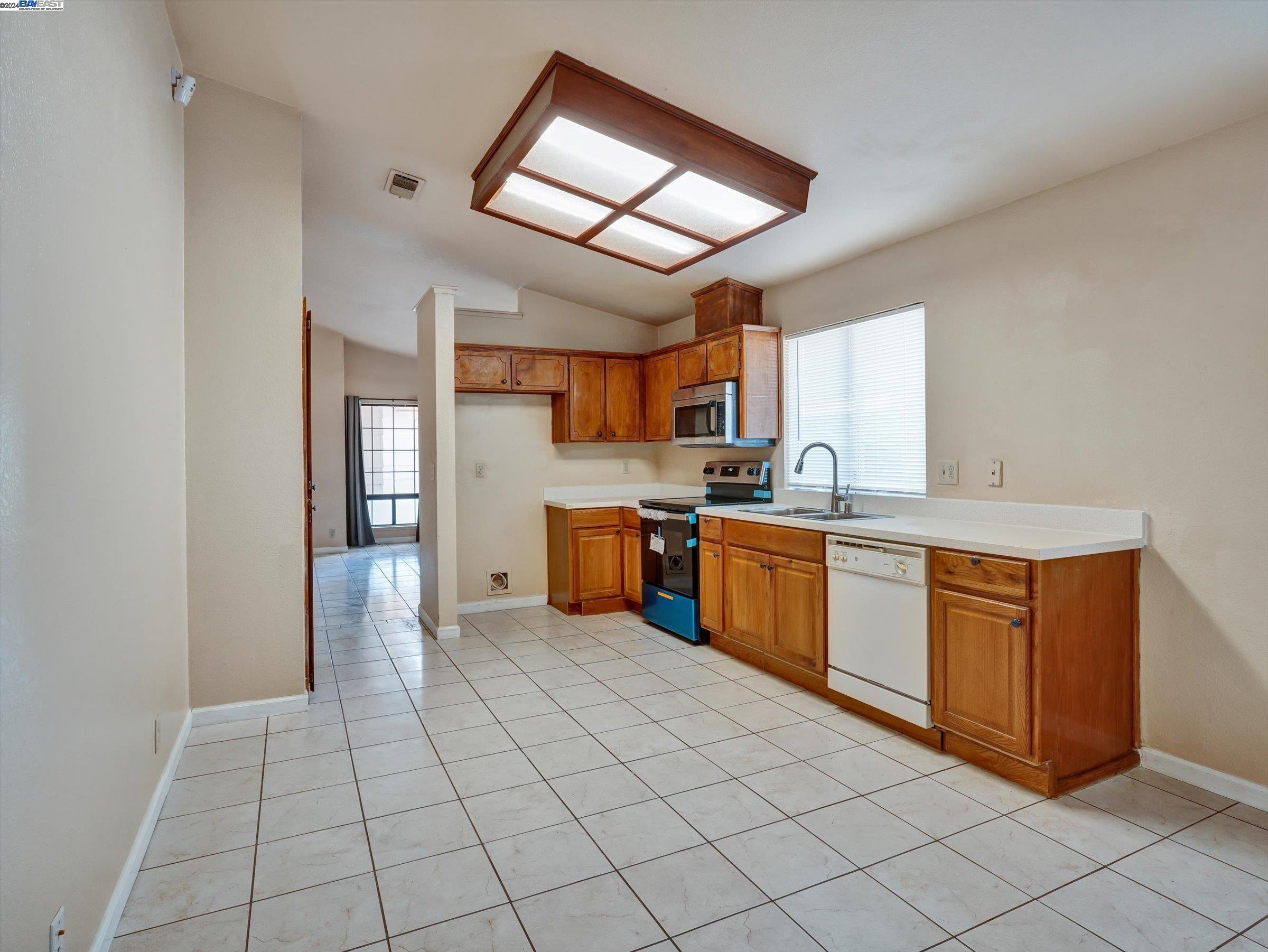 255 Hawthorne Dr