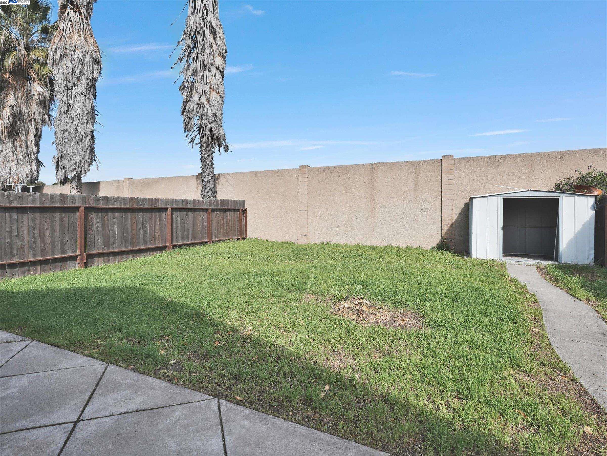 255 Hawthorne Dr