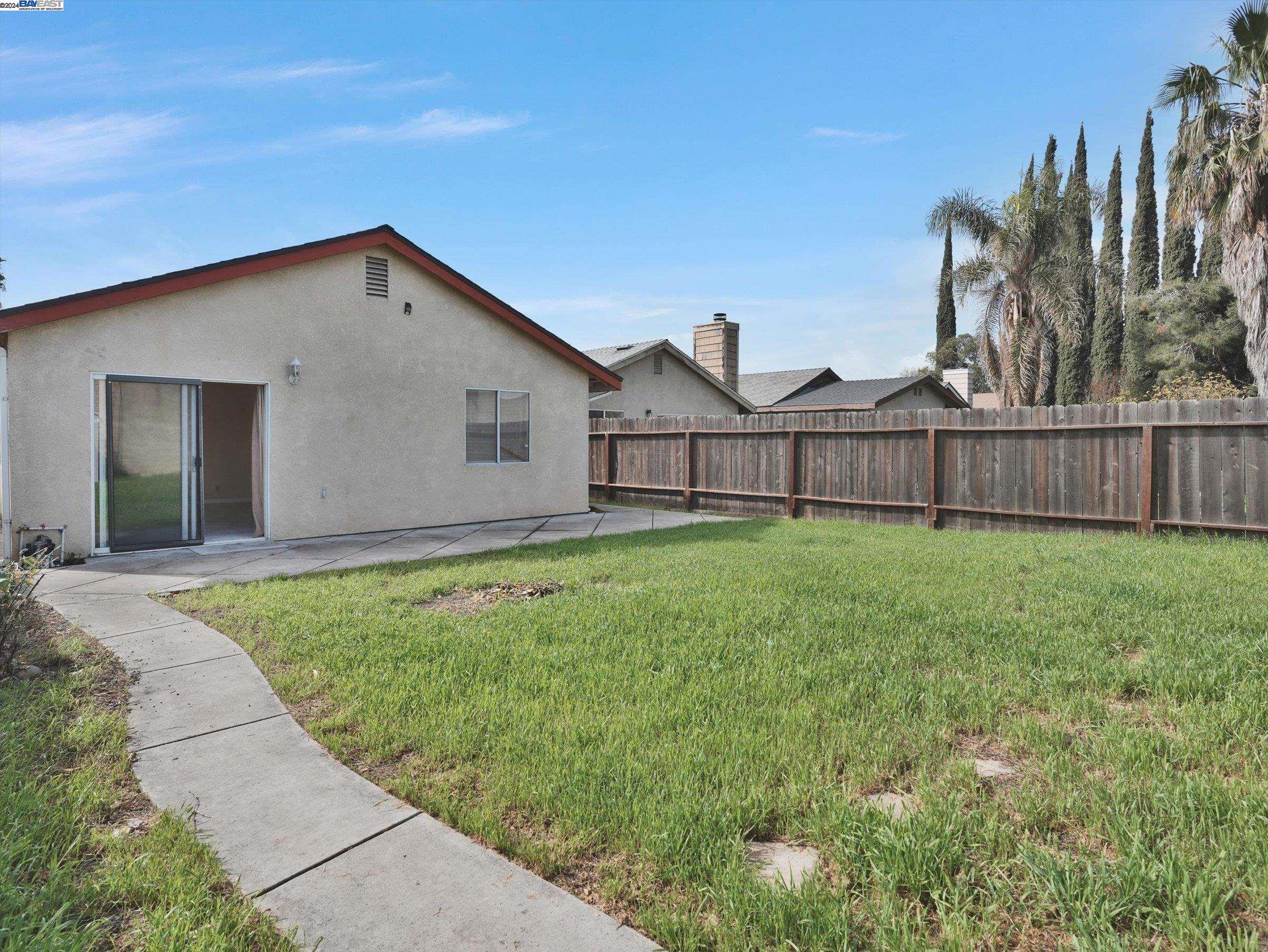 255 Hawthorne Dr