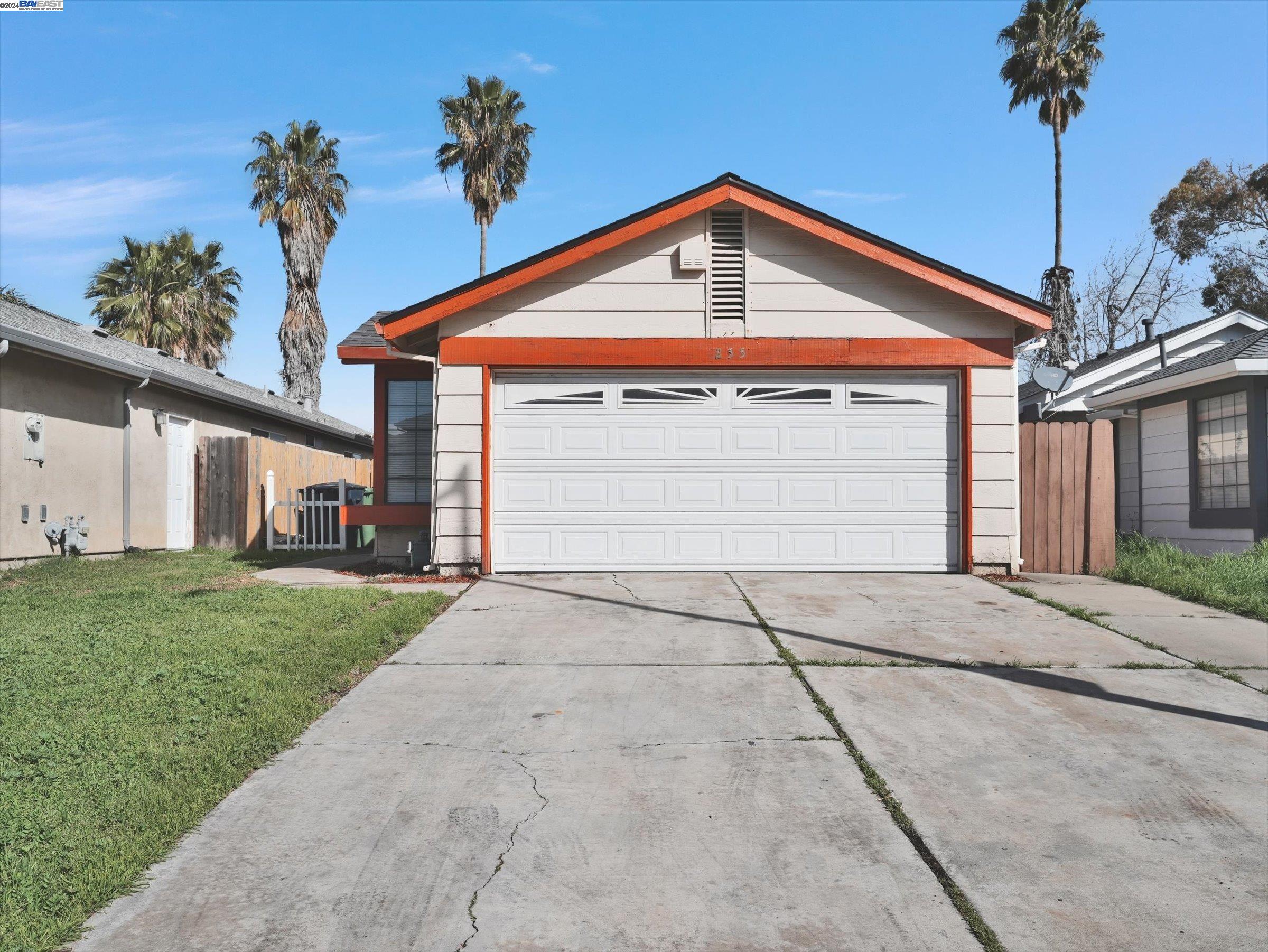 255 Hawthorne Dr