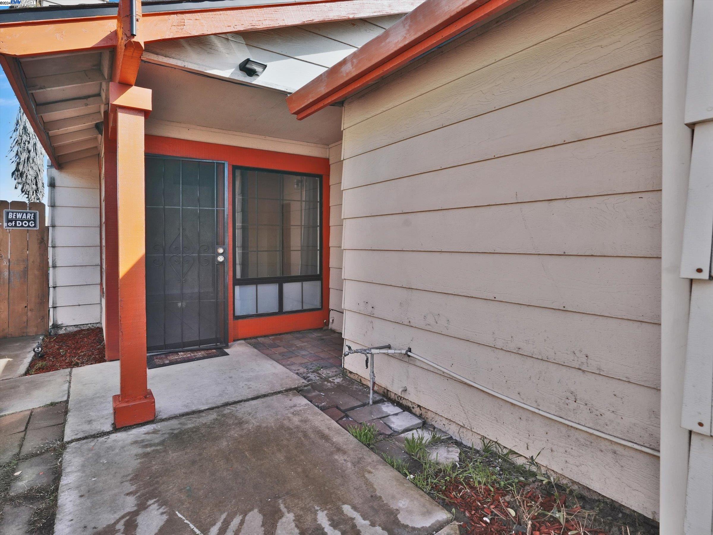 255 Hawthorne Dr