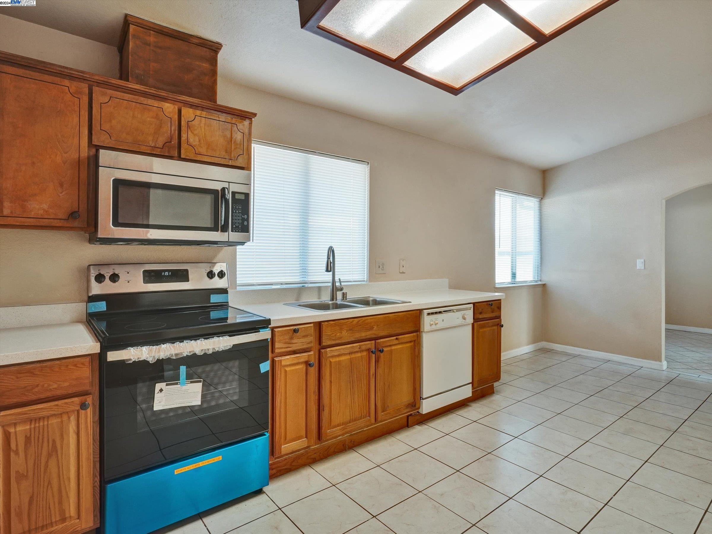 255 Hawthorne Dr