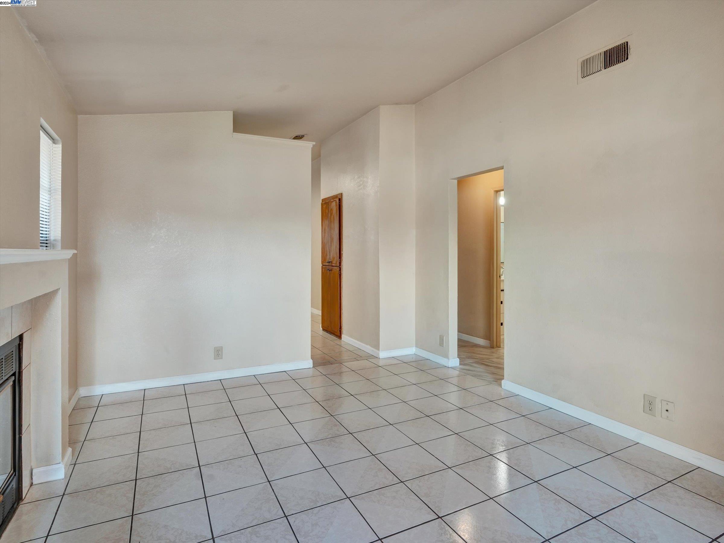 255 Hawthorne Dr