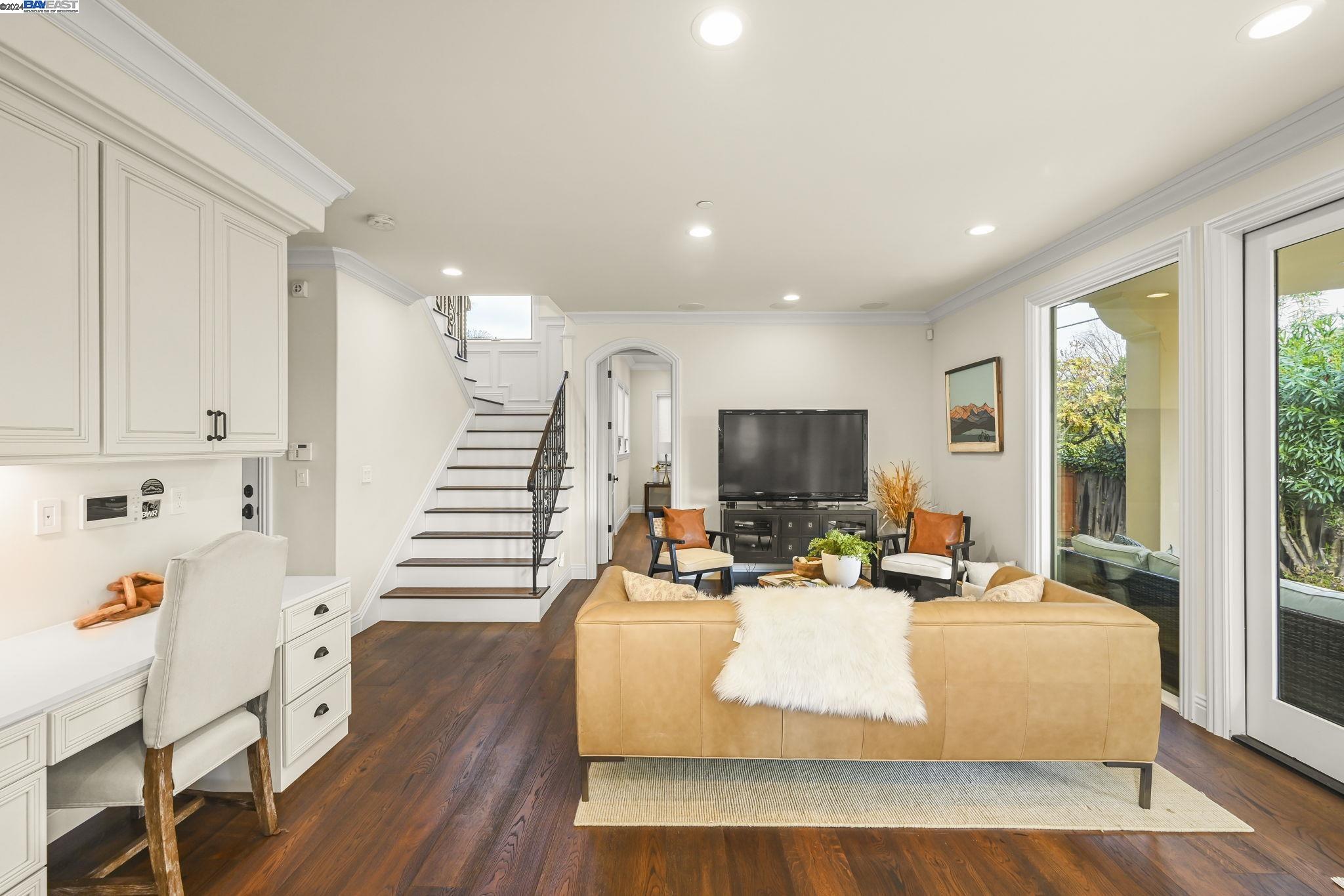 3787 Louis Rd