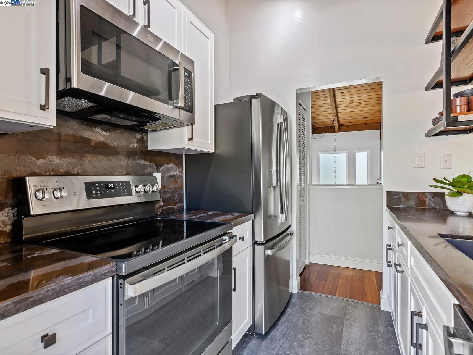 404 Ridgeview Dr
