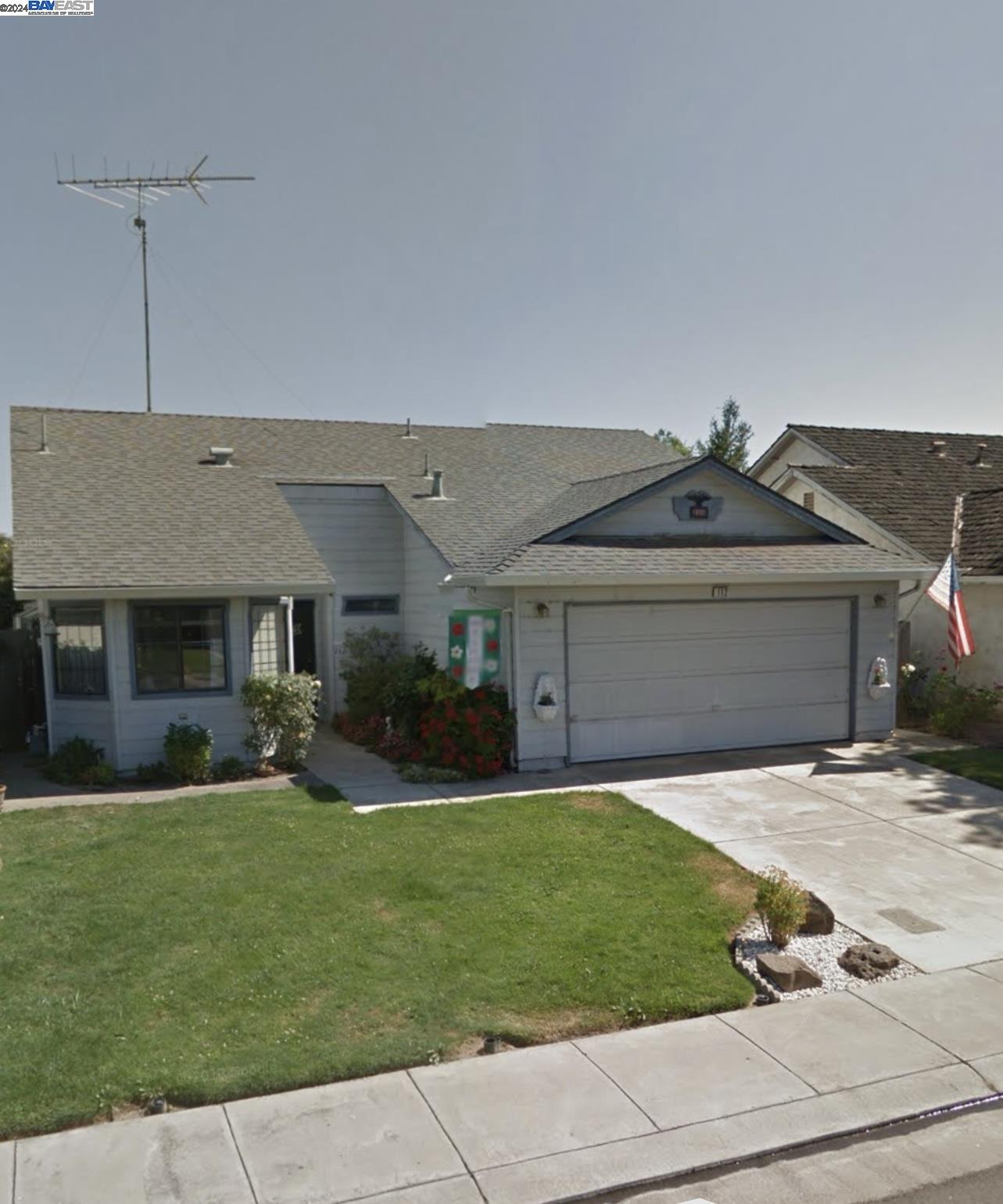 112 Lark St