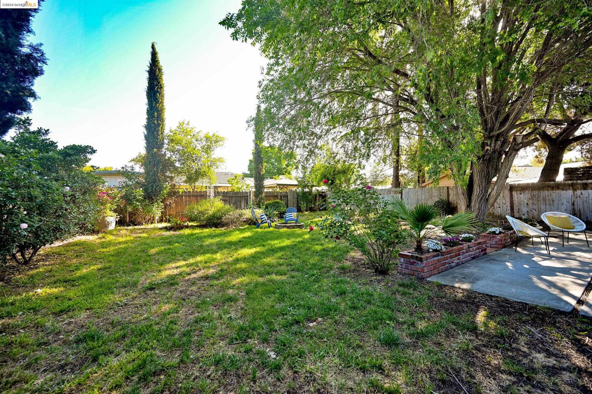 2397 Crescent Dr