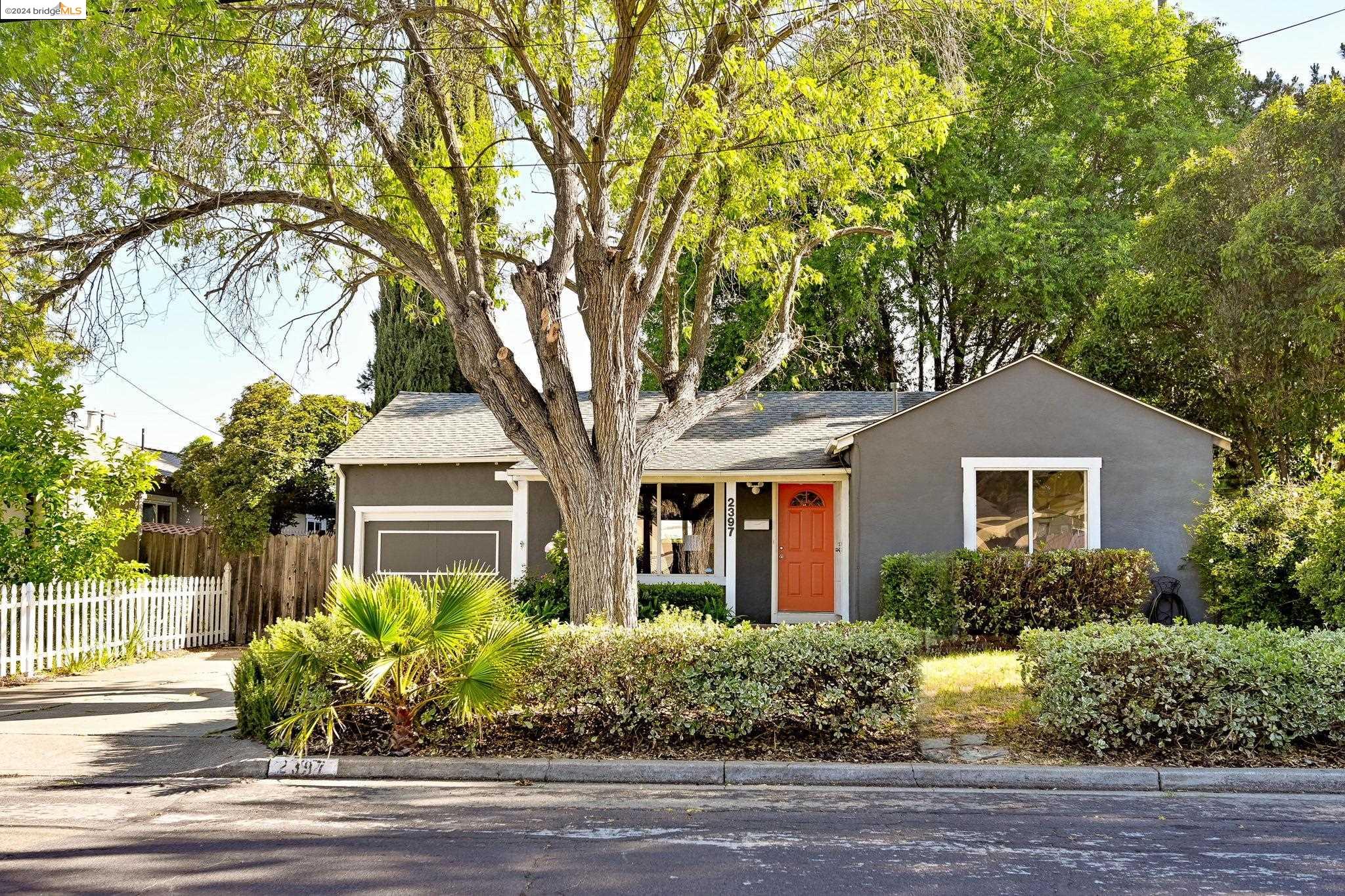 2397 Crescent Dr