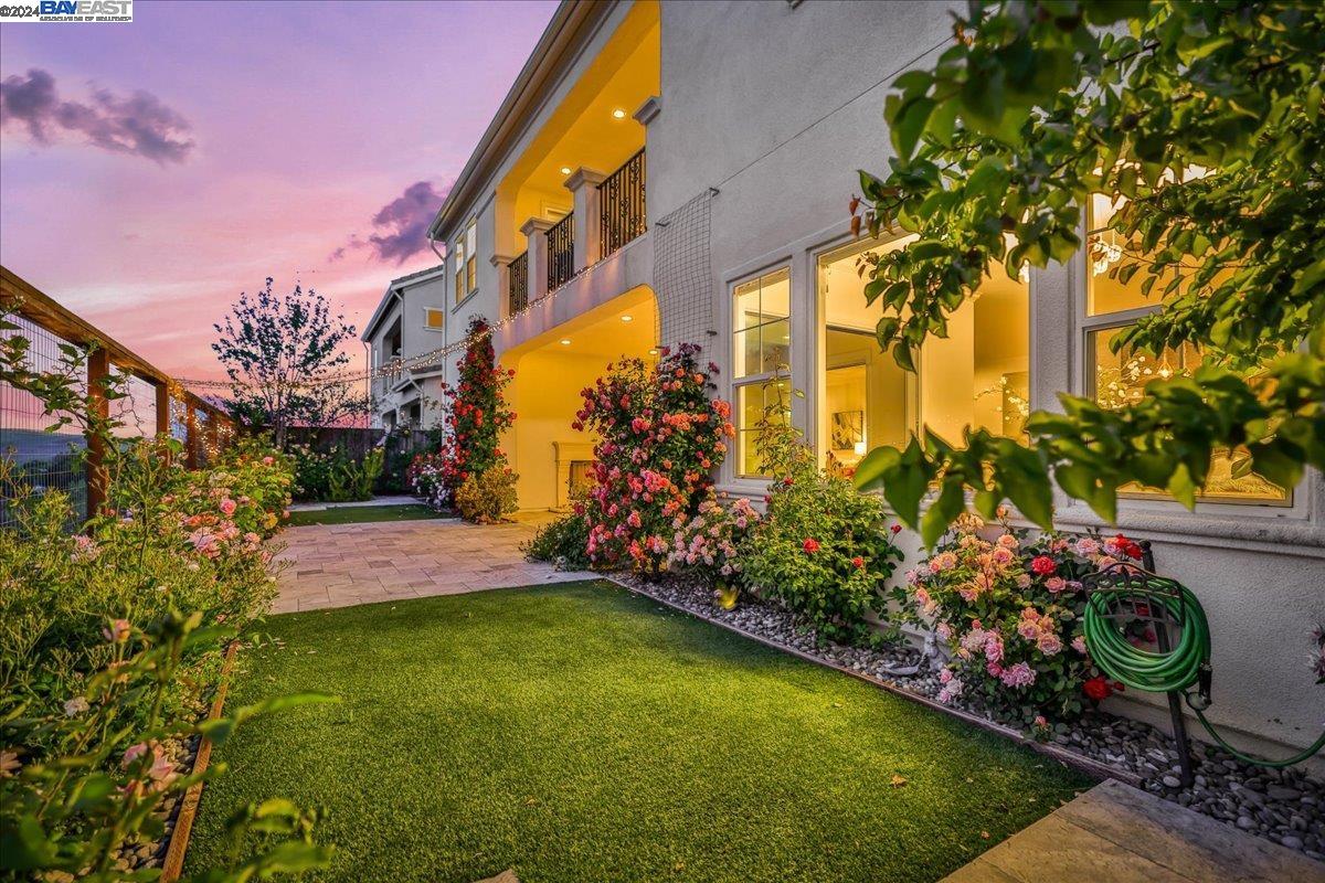 6081 Laurelspur Loop